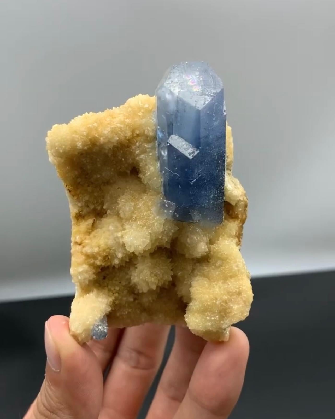 Free Standing Isolated Celestite Crystal On Calcite Matrix From Afghanistan In Good Condition For Sale In Peshawar, PK