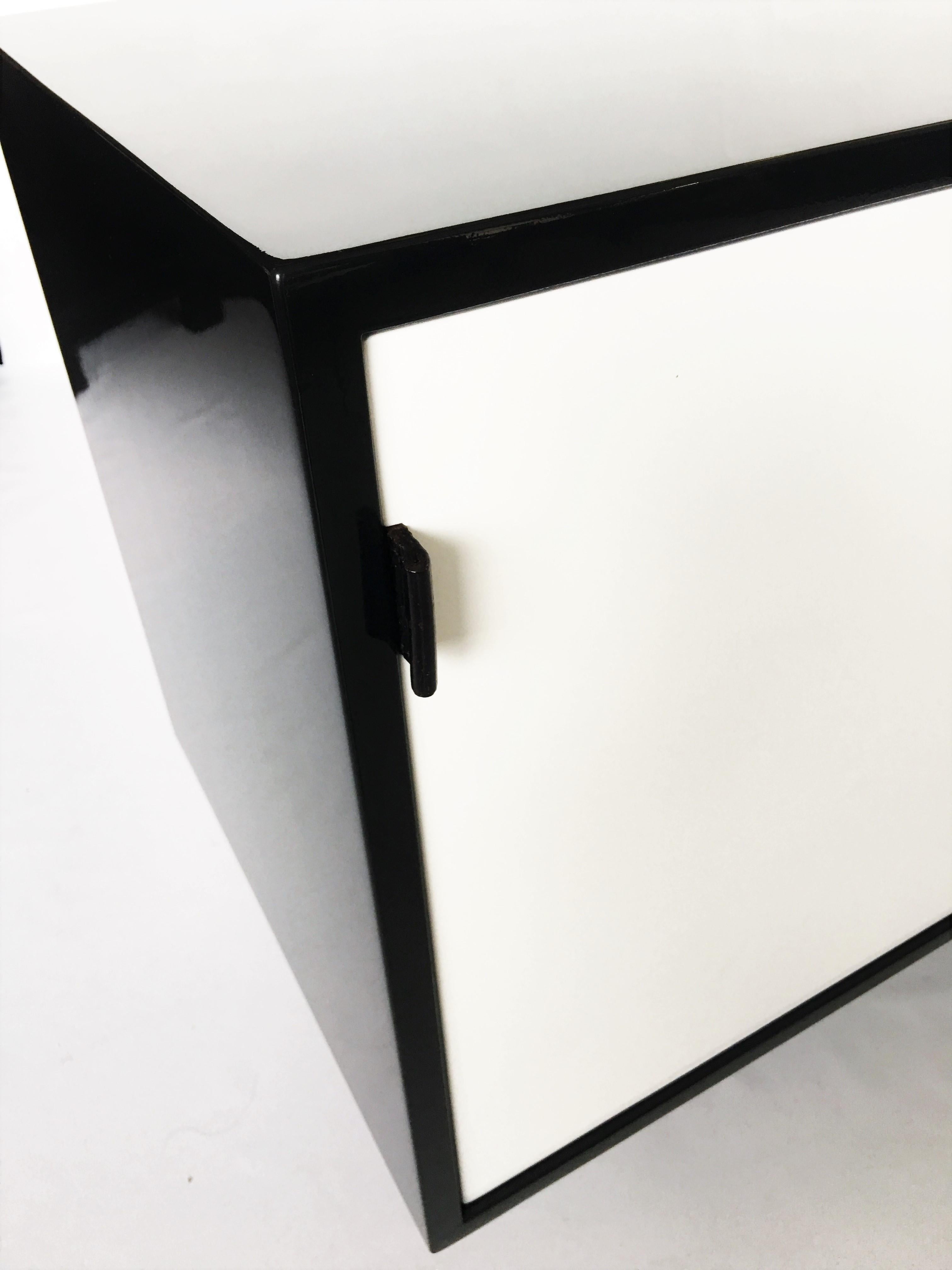 Mid-20th Century Free-Standing Lacquered Credenza Designed by Florence Knoll, 1950s For Sale
