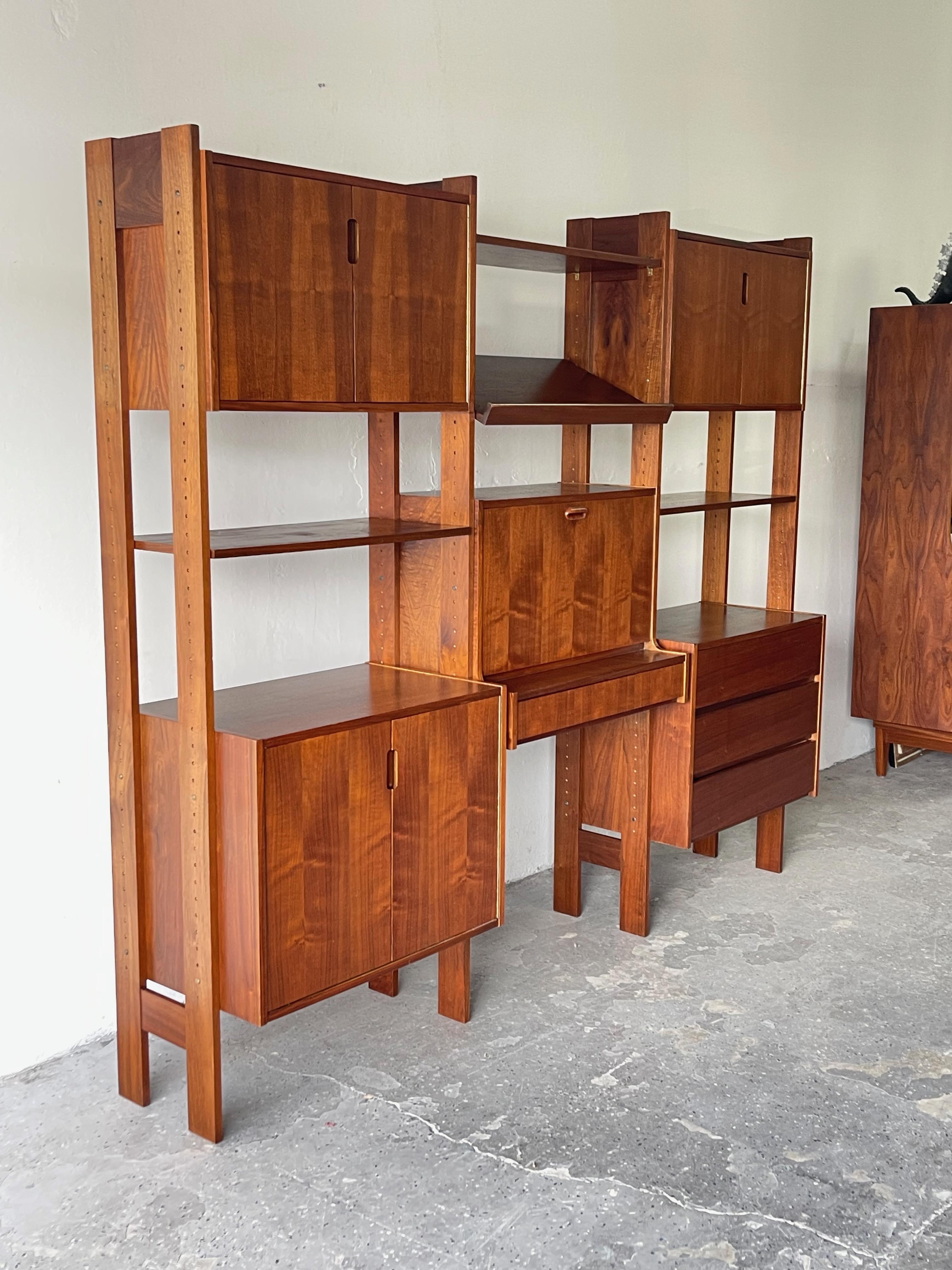 Free Standing Mid-Century Modern Walnut 3 Bay Modular Wall Unit / Room Divider In Good Condition In Las Vegas, NV