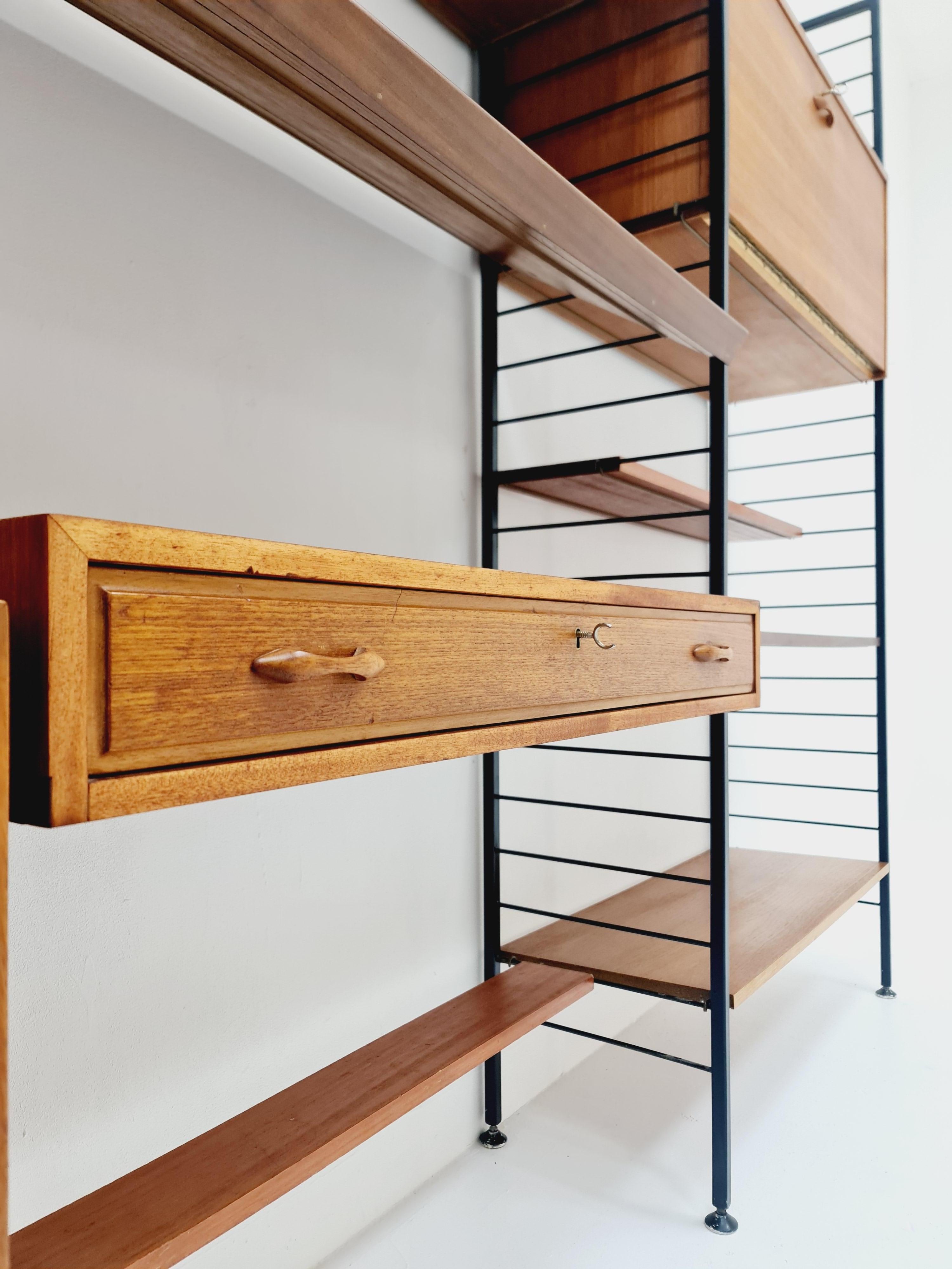 Mid-20th Century Free standing Mid century modular unit shelving system by Staples Ladderax