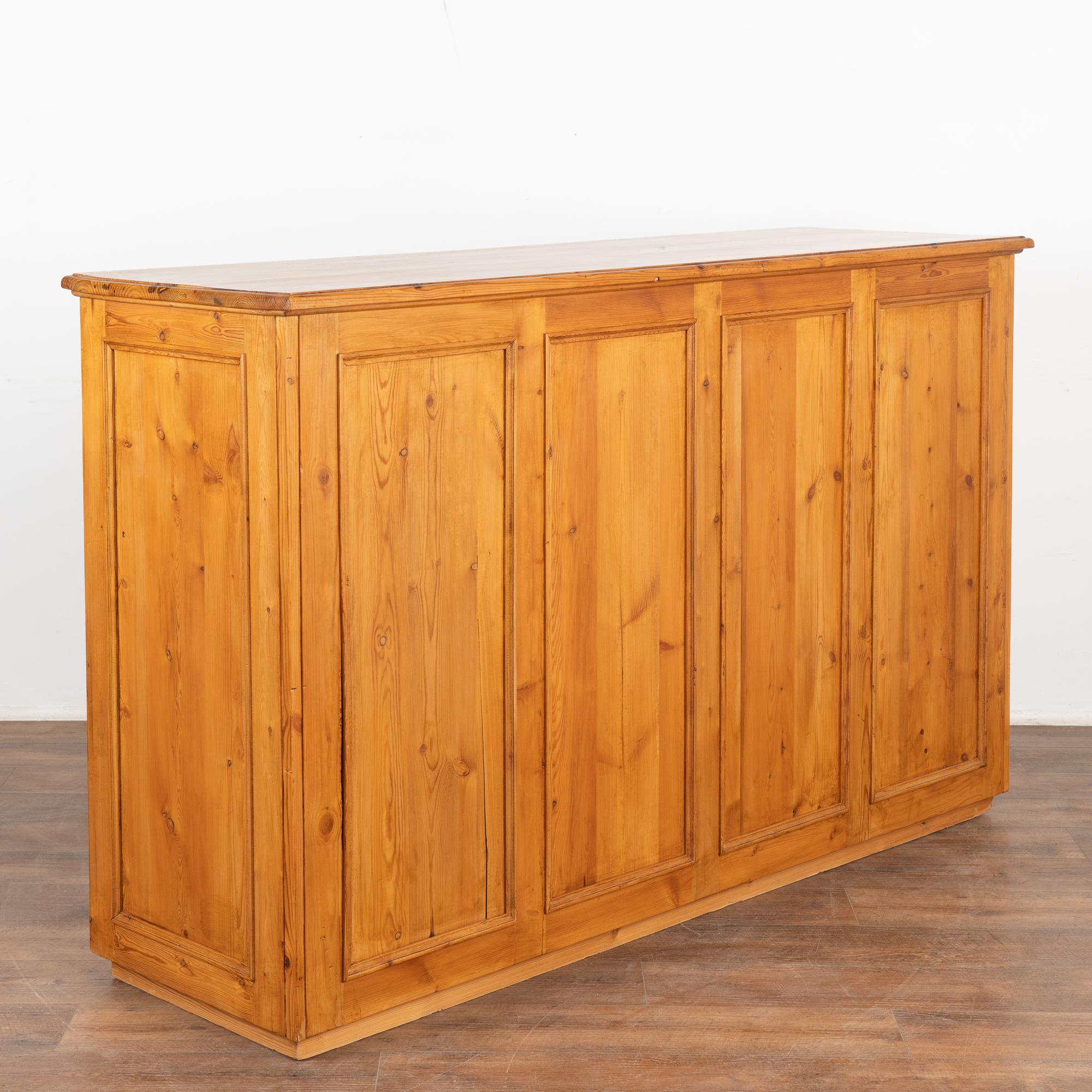 Free Standing Pine Apothecary Counter with 64 Drawers, Kitchen Island circa 1900 For Sale 2
