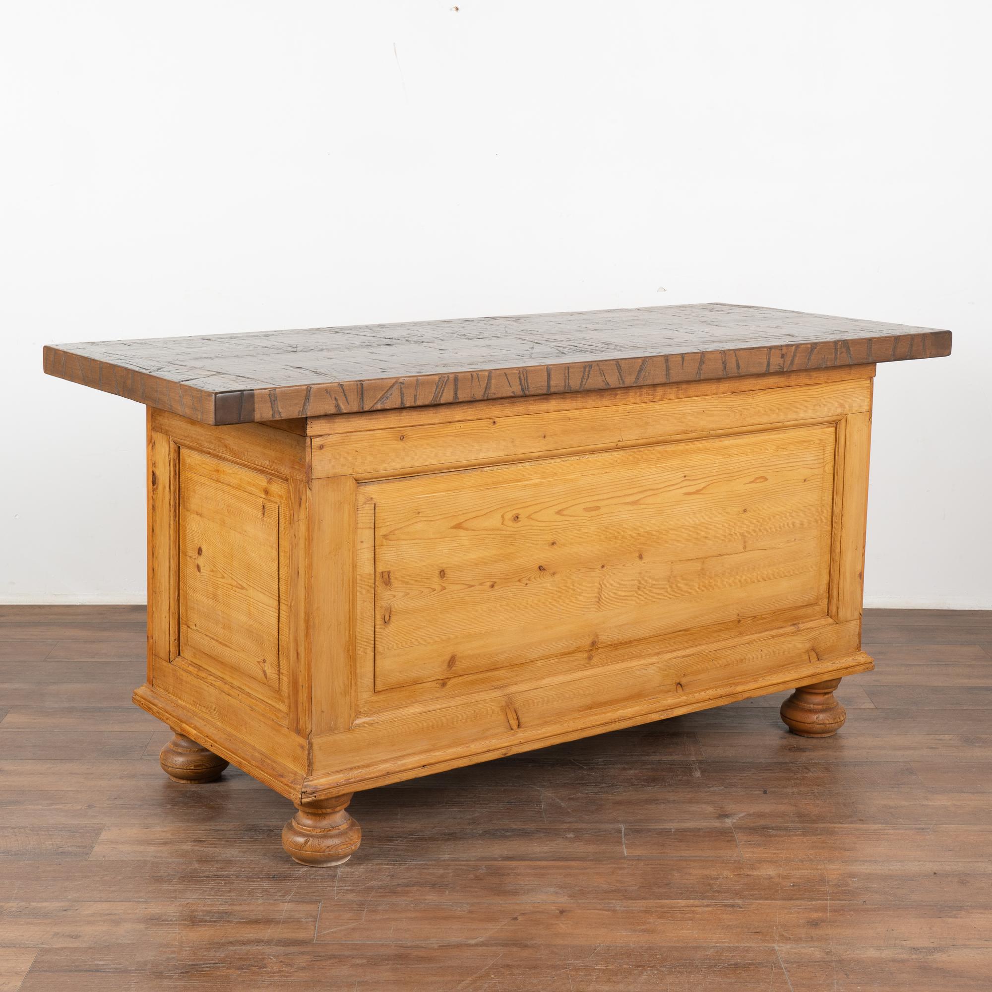 Free Standing Pine Kitchen Island Shop Counter Apothecary, Denmark circa 1880's For Sale 2