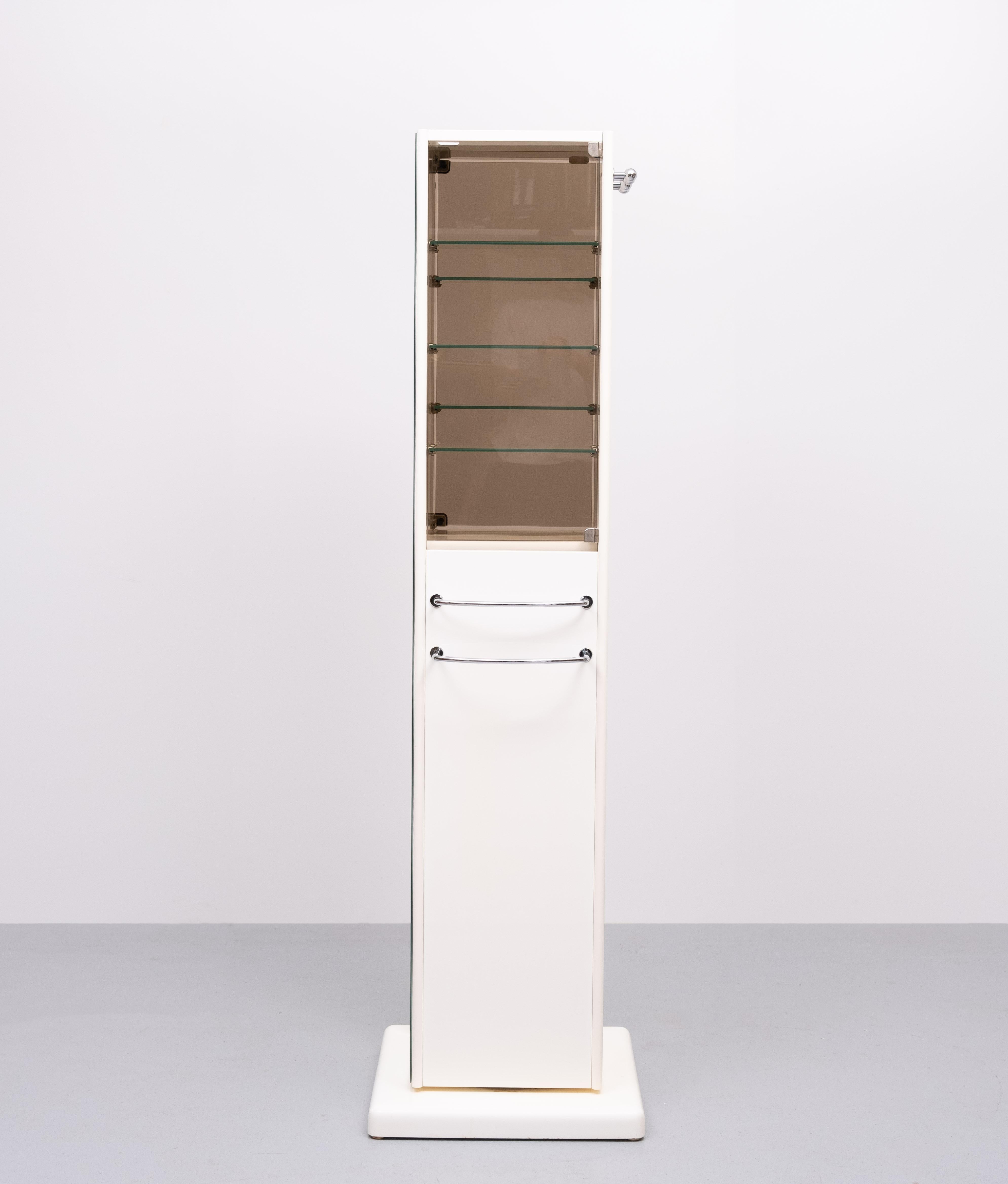 Frei stehender, drehbarer Badezimmerschrank von  Tulli Zuccari  Italien im Angebot 4