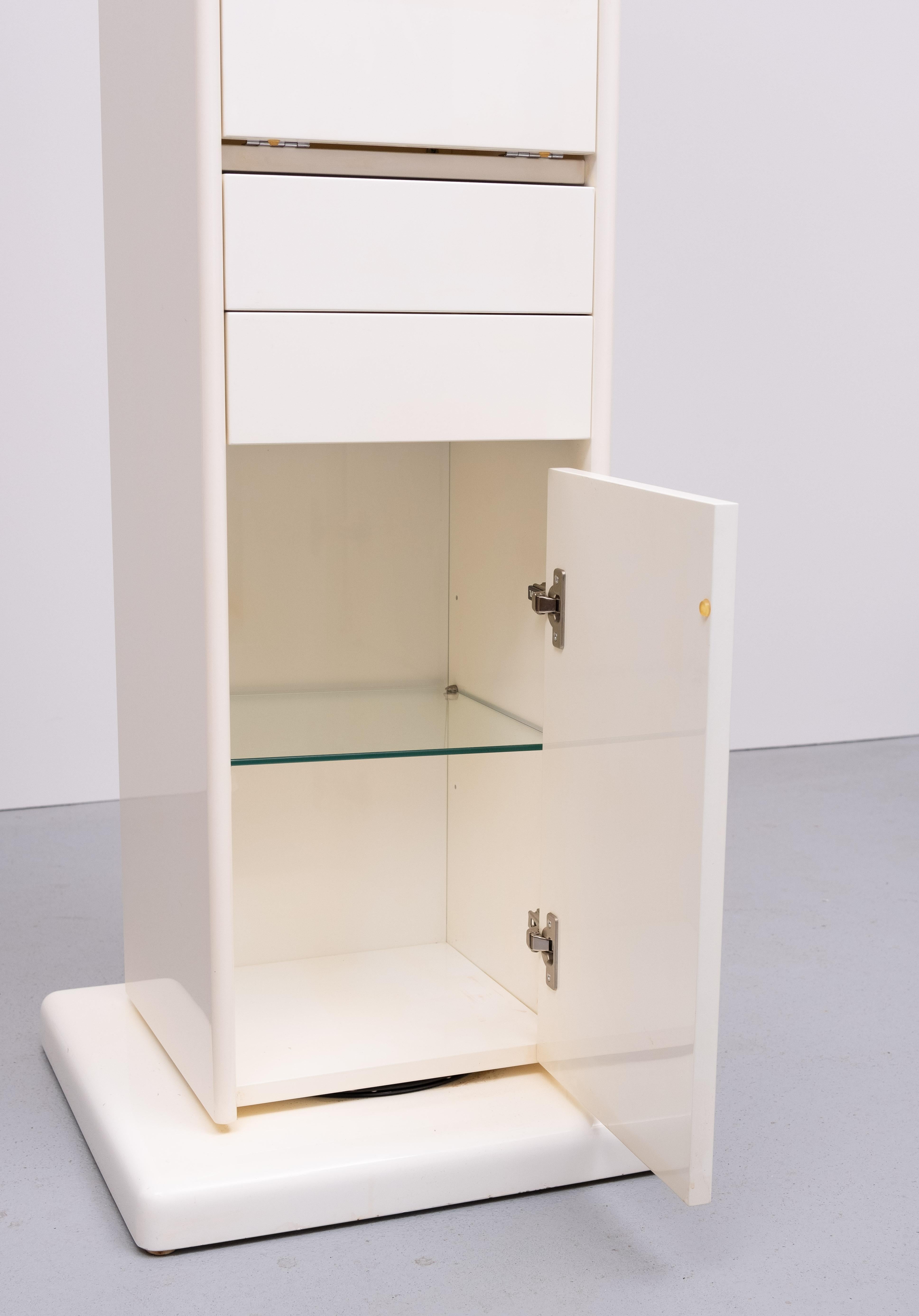 Frei stehender, drehbarer Badezimmerschrank von  Tulli Zuccari  Italien im Angebot 9