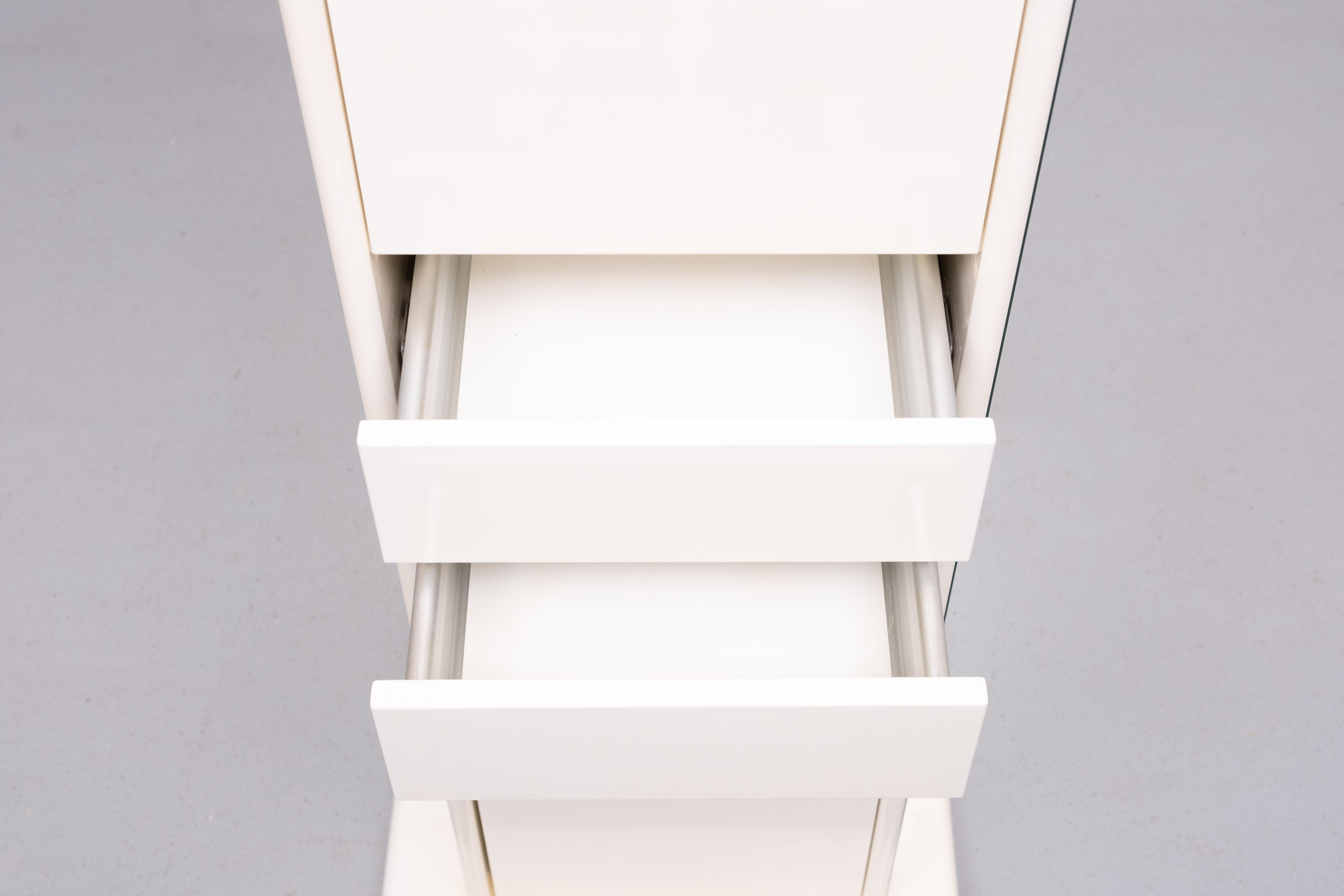 Frei stehender, drehbarer Badezimmerschrank von  Tulli Zuccari  Italien (Italienisch) im Angebot