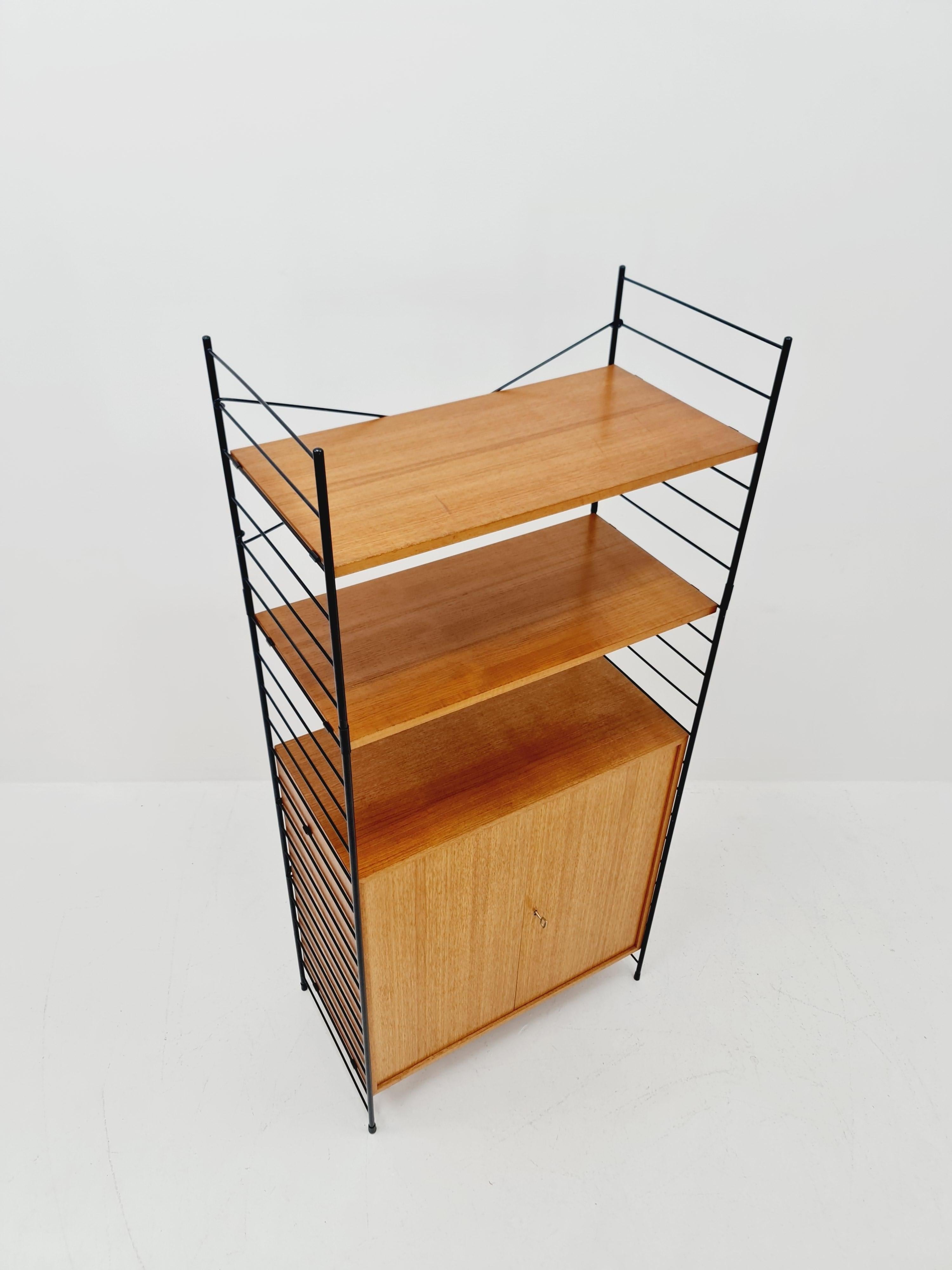 Sistema di scaffali String free standing, libreria con mobile  teak by WHB Germany in vendita 4