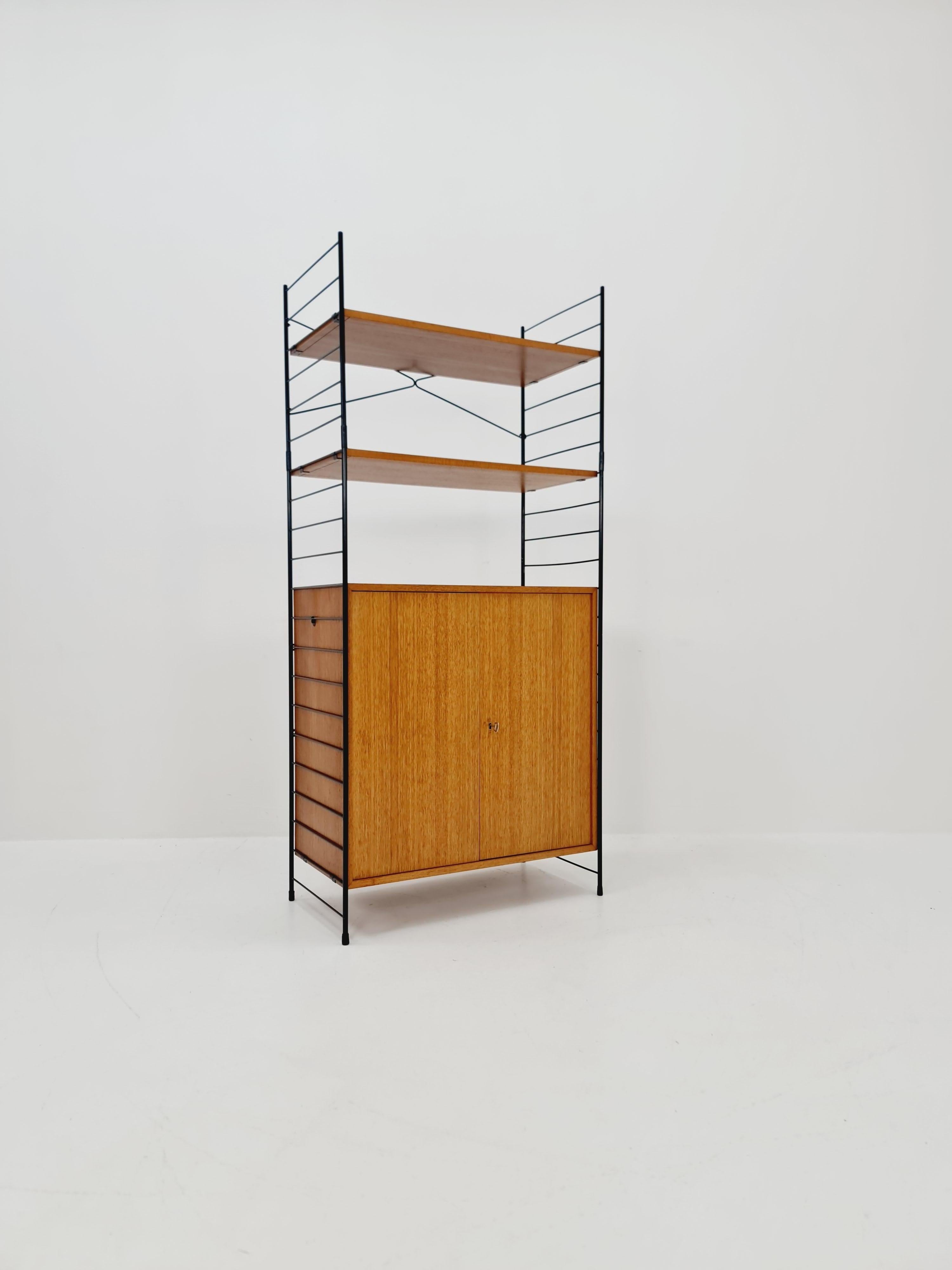 Sistema di scaffali String free standing, libreria con mobile  teak by WHB Germany in vendita 5