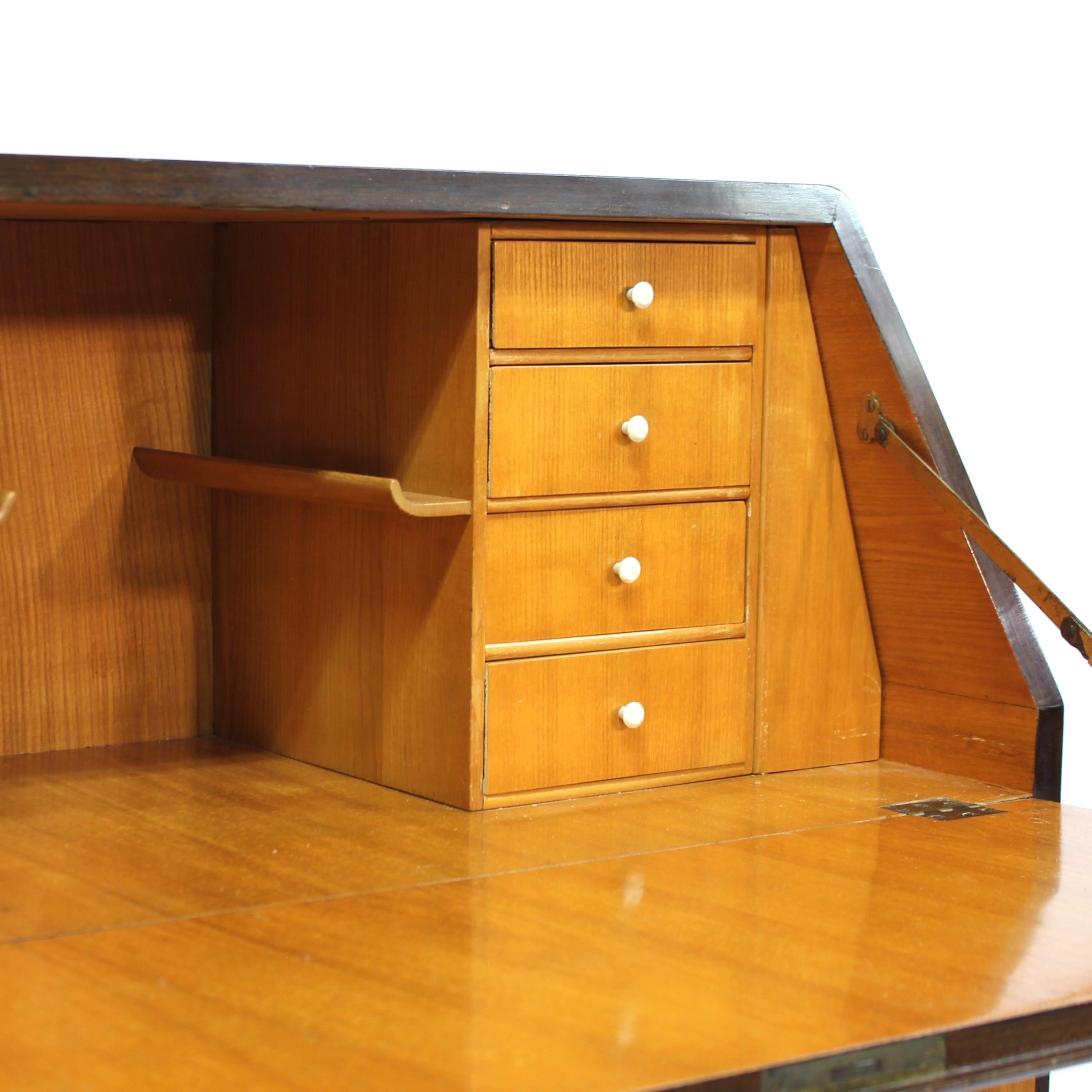 Secretaire svedese moderno e indipendente in noce e olmo, anni '40 in vendita 10