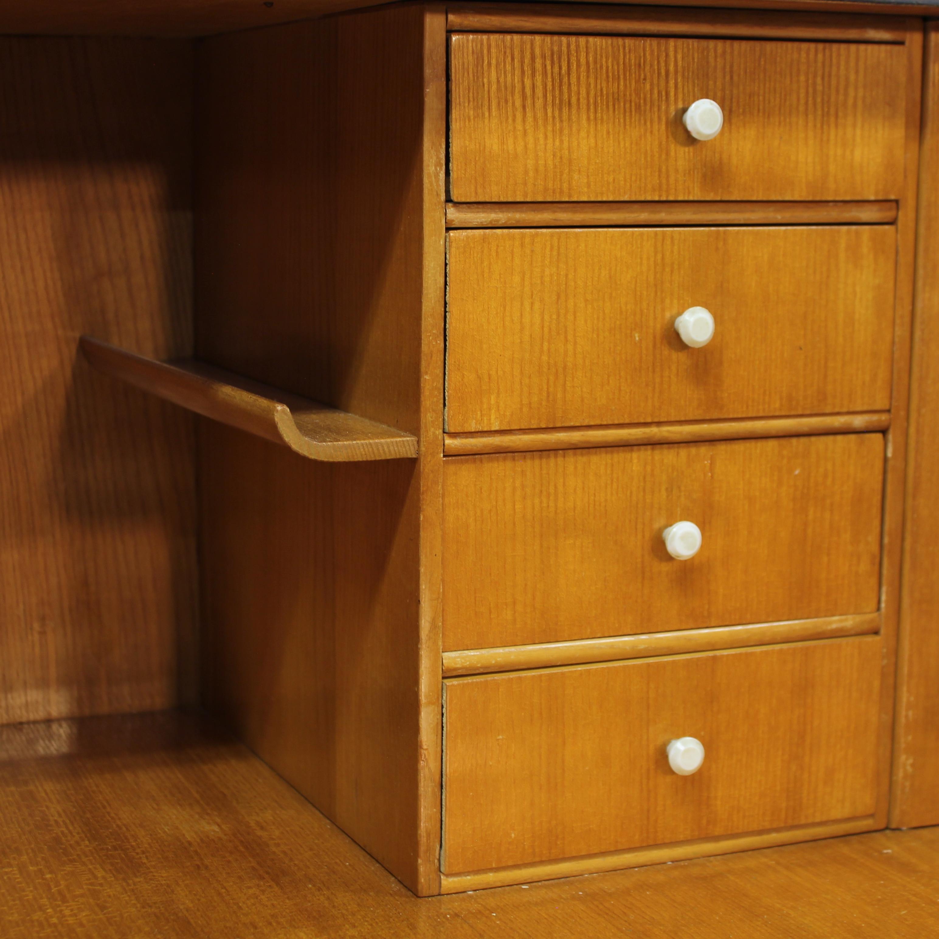 Secretaire svedese moderno e indipendente in noce e olmo, anni '40 in vendita 11