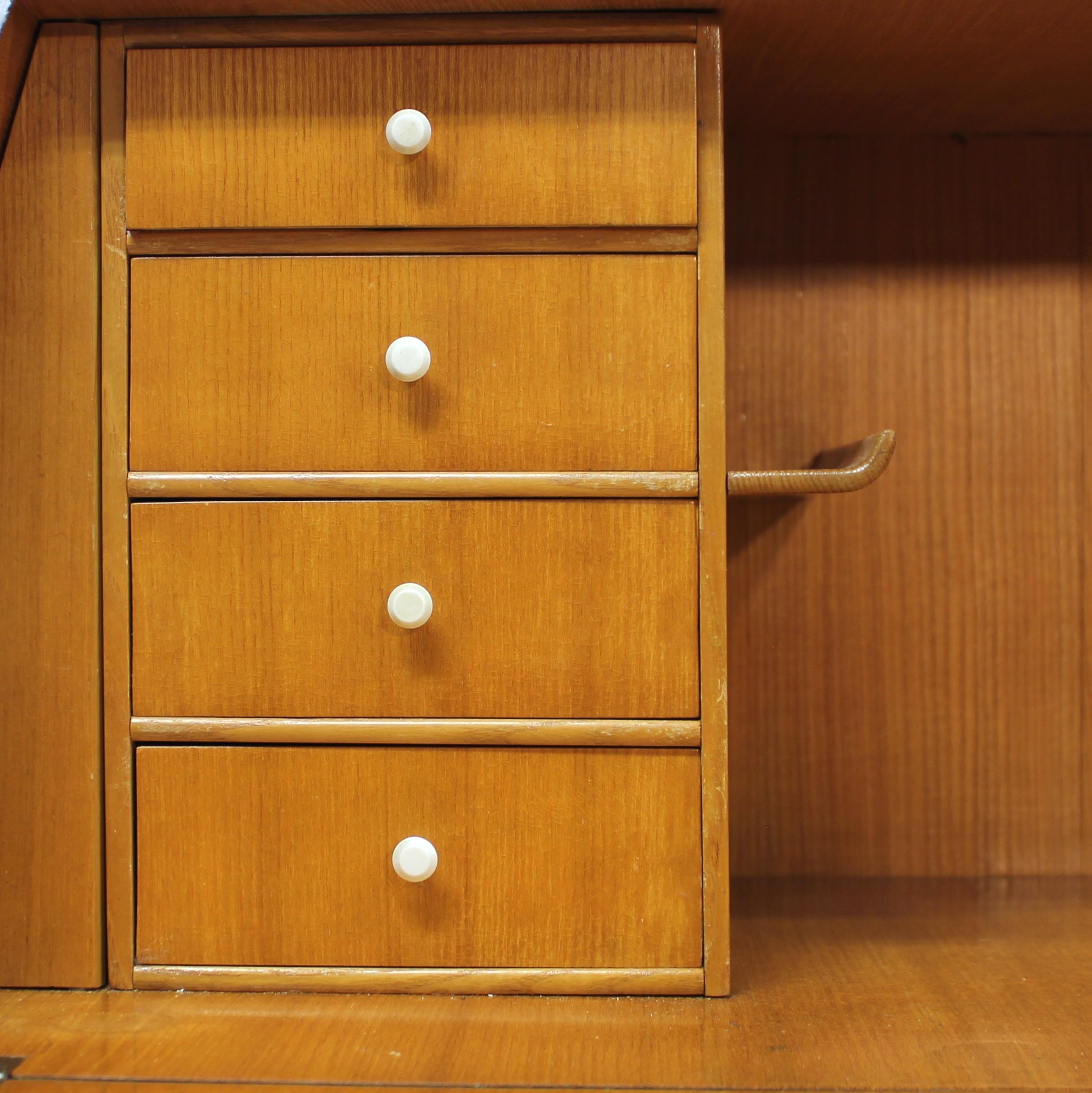 Secretaire svedese moderno e indipendente in noce e olmo, anni '40 in vendita 13