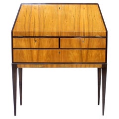 Secretaire svedese moderno e indipendente in noce e olmo, anni '40