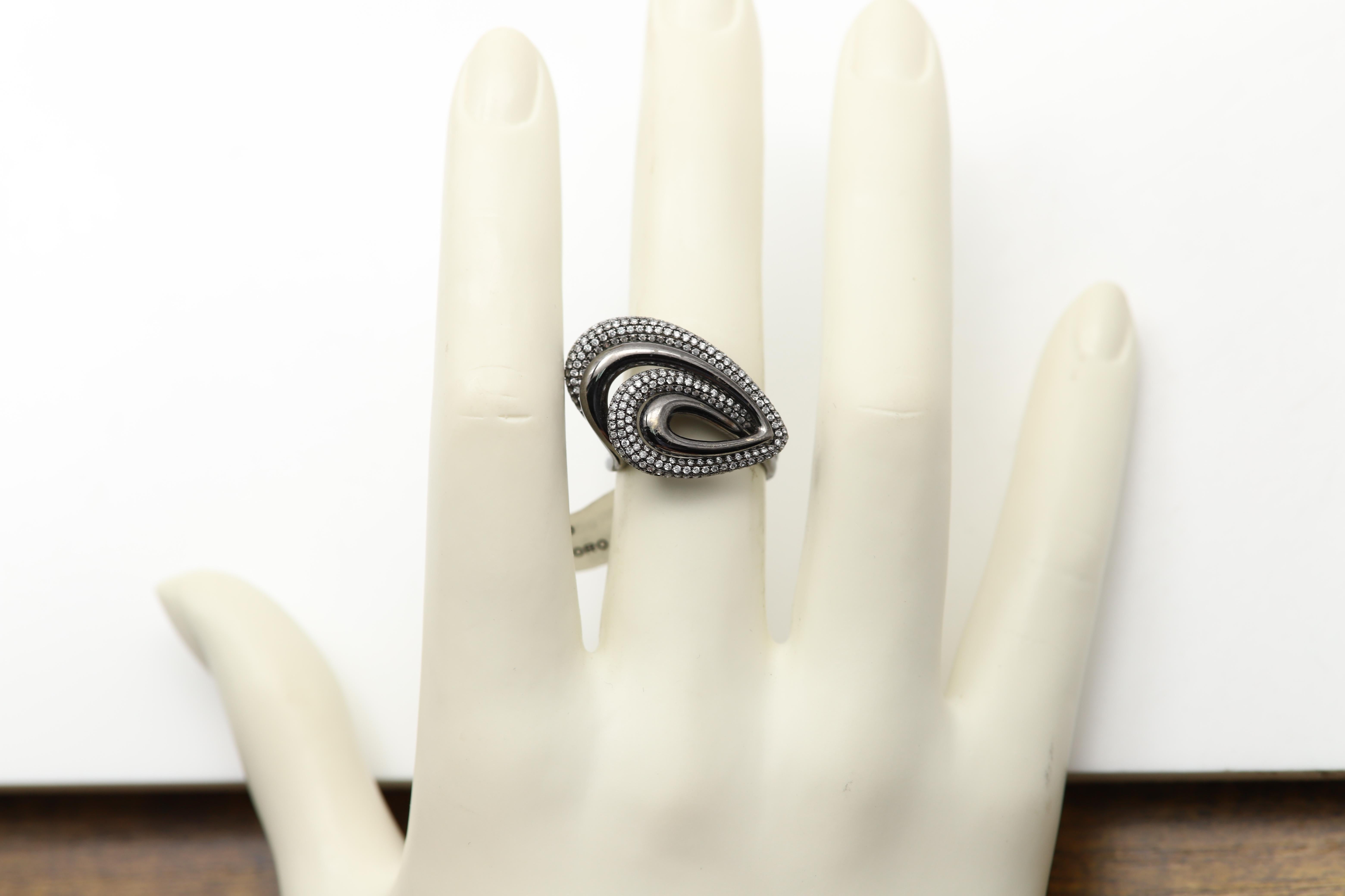 Bague de style libre Or 18 carats Rhodium noir et diamants naturels blancs en vente 5