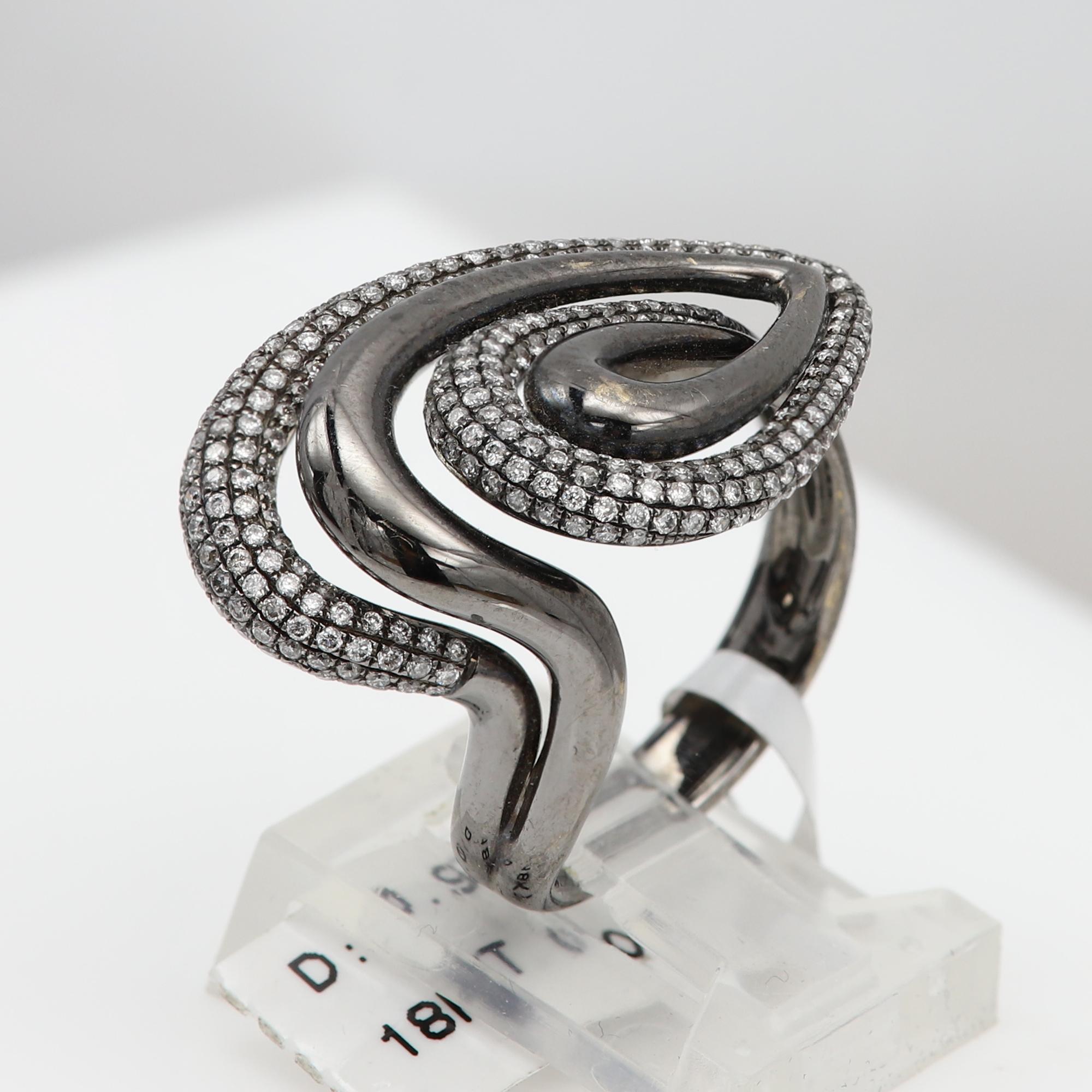 Bague de style libre Or 18 carats Rhodium noir et diamants naturels blancs Neuf - En vente à Brooklyn, NY