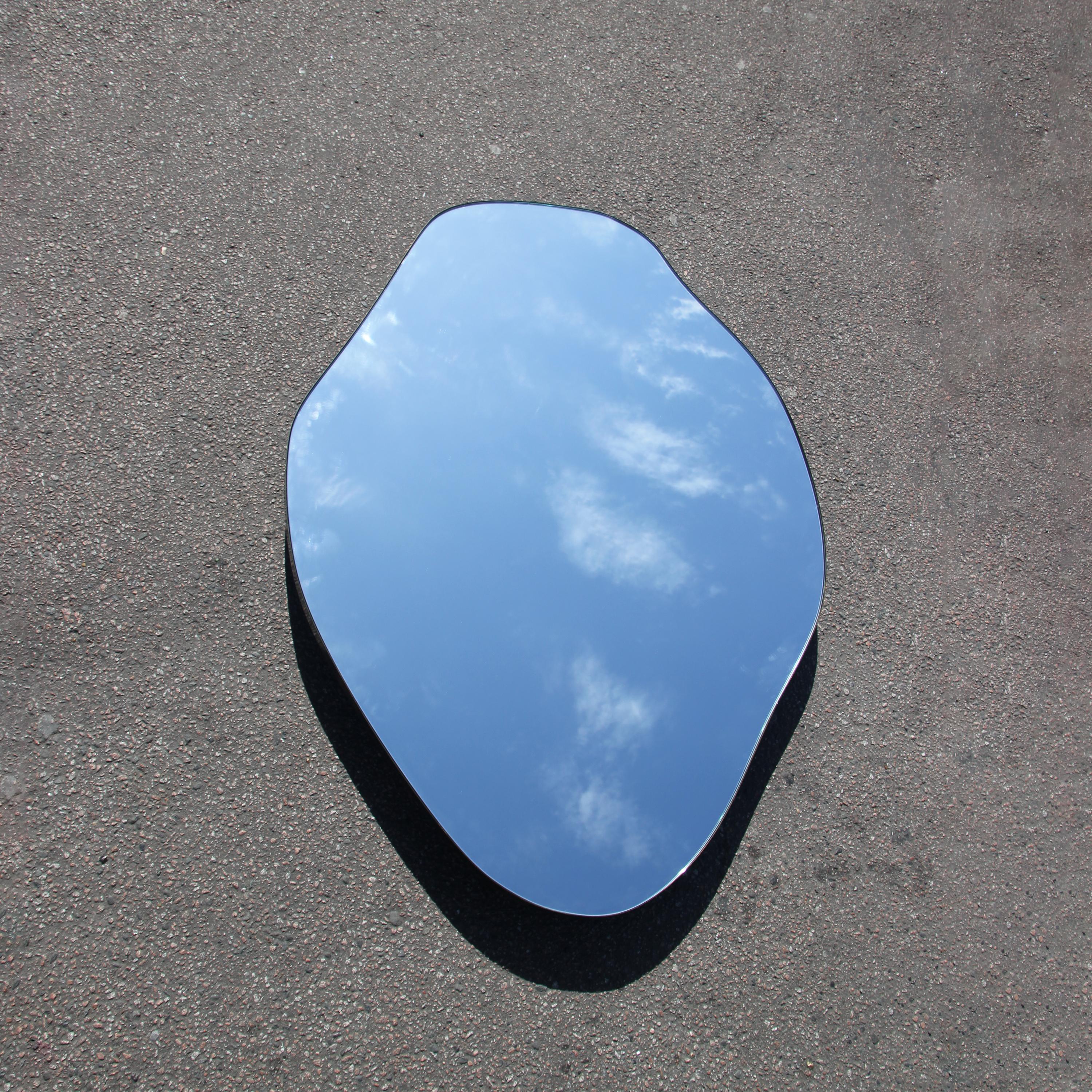 Modern freeform organic shaped mirror with a minimalist bronze patina brass frame. Designed and handcrafted in London. This mirror is fully customisable.

Dimensions: H 119.4cm x W 85.2cm x D 2.4cm / H 47in x W 33.54in x D 0.95in

Our mirrors are