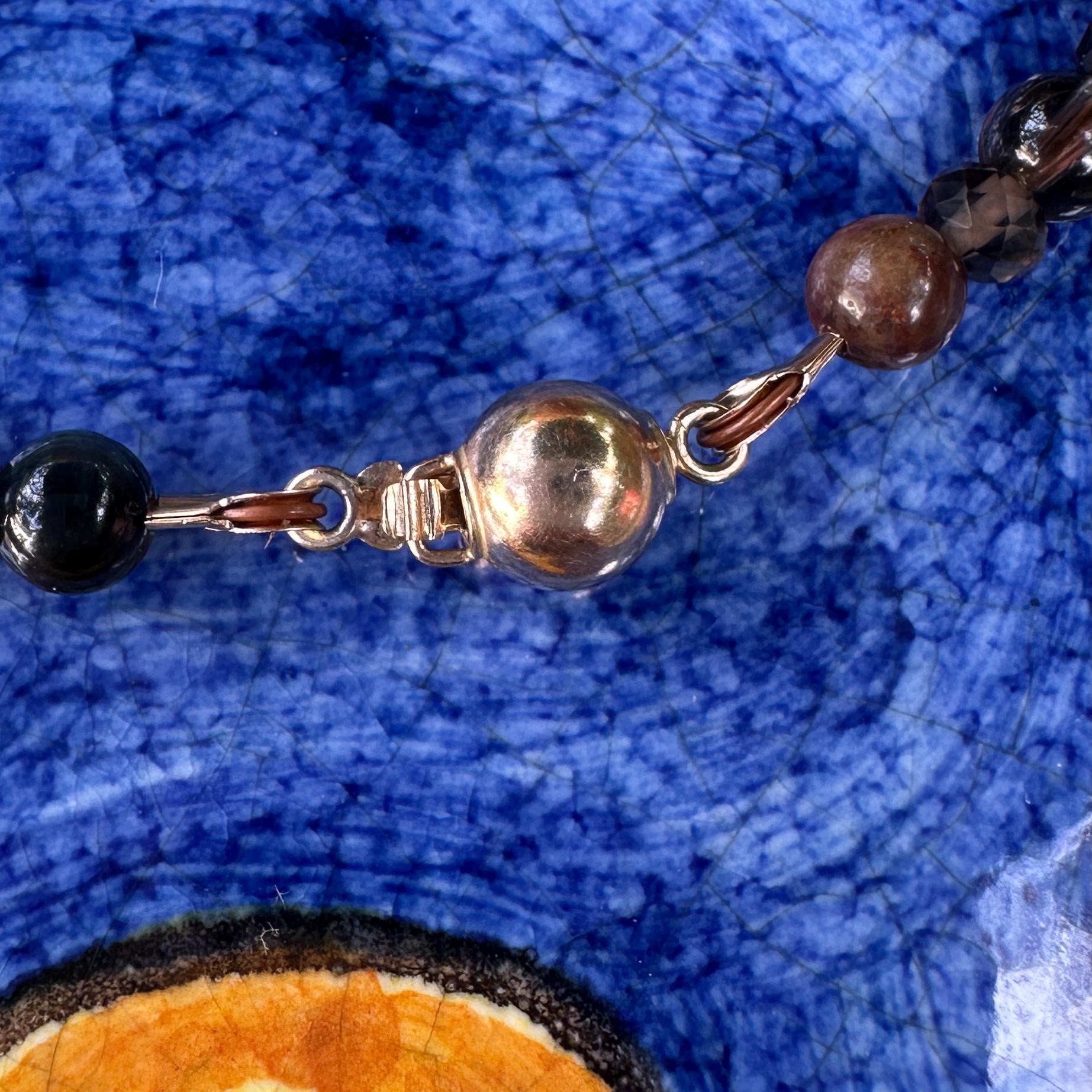 Ciondolo di valorizzazione della pietersite in oro 14K a forma libera con diamanti e kianite in vendita 10
