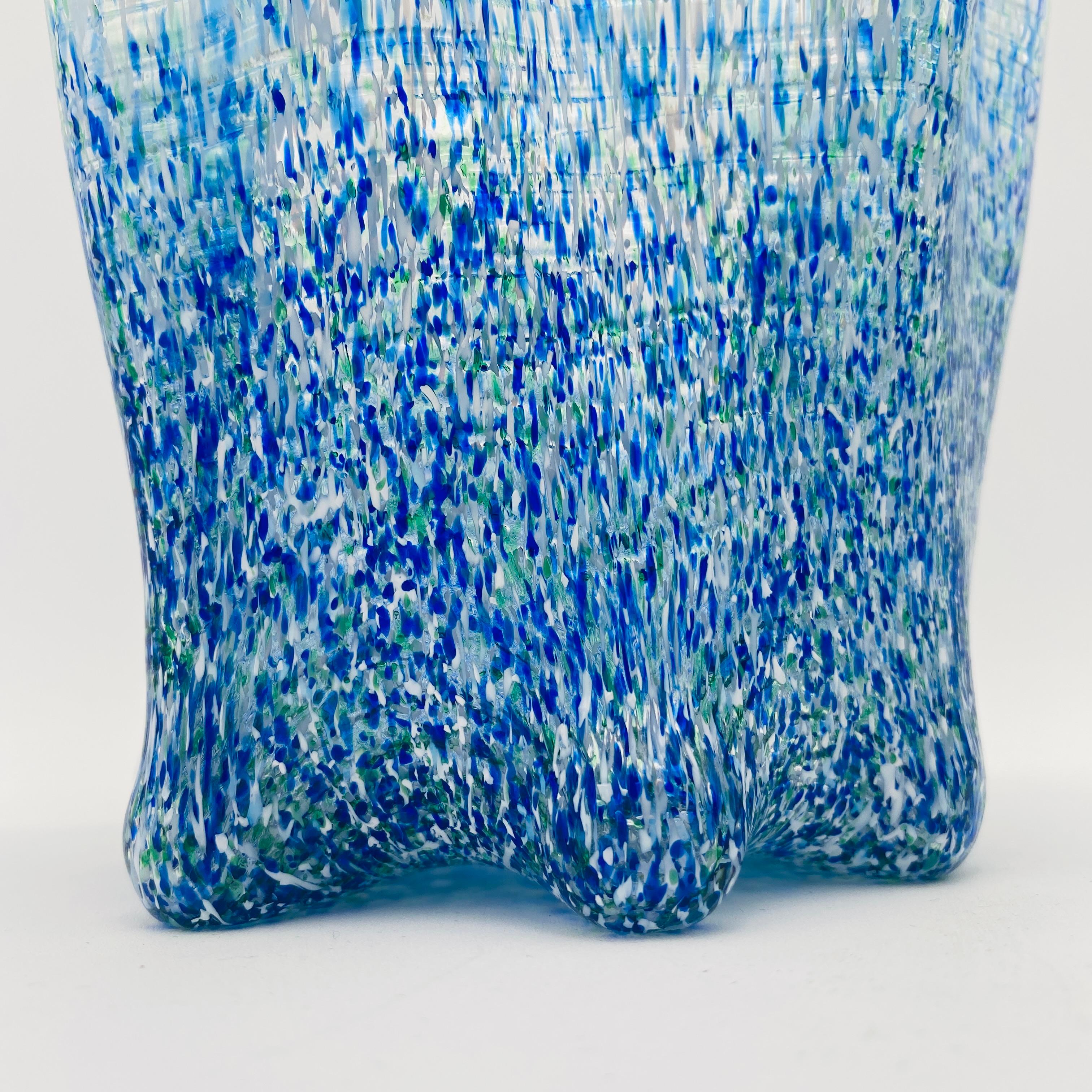 Vase en verre d'art de forme libre par Severin Brørby pour Hadeland Norvège, années 1970 Bon état - En vente à San Juan Capistrano, CA