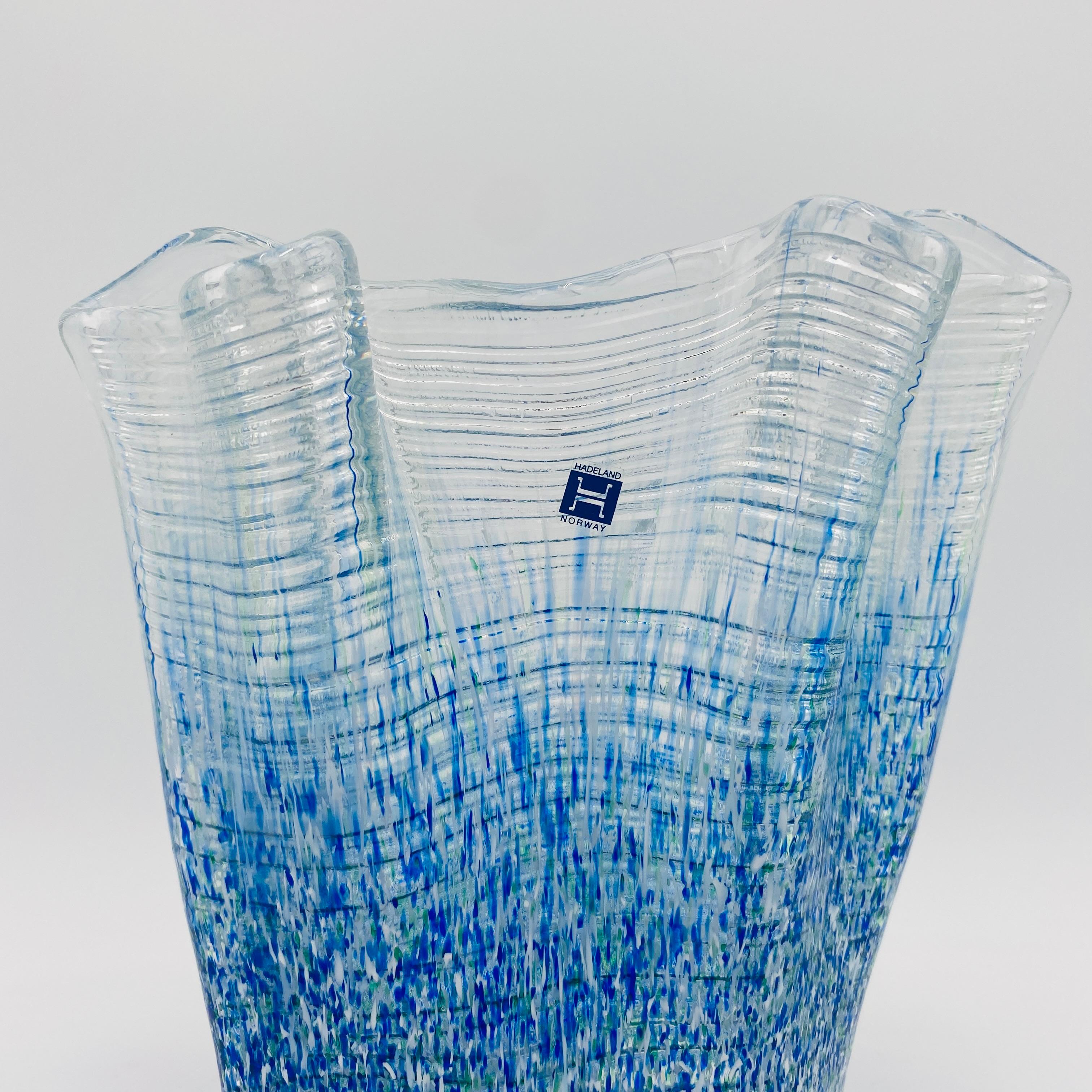 Fin du 20e siècle Vase en verre d'art de forme libre par Severin Brørby pour Hadeland Norvège, années 1970 en vente