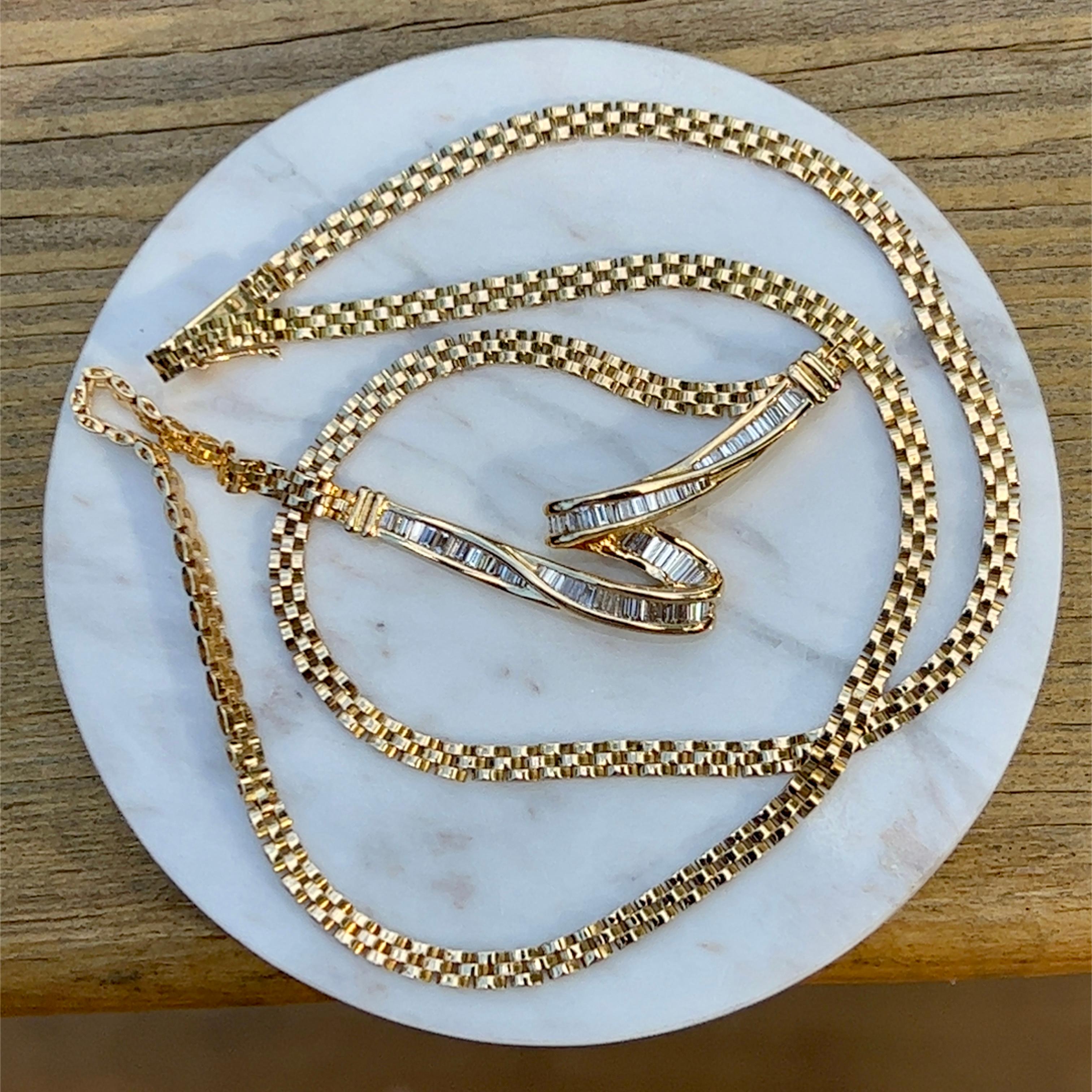 Freeform Baguette Diamond Pendant Necklace in 18K Yellow Gold In Good Condition In Towson, MD