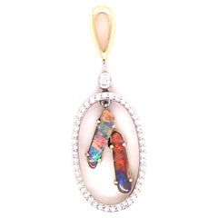 Frei geformter Opal-Doublet und Diamant-Anhänger