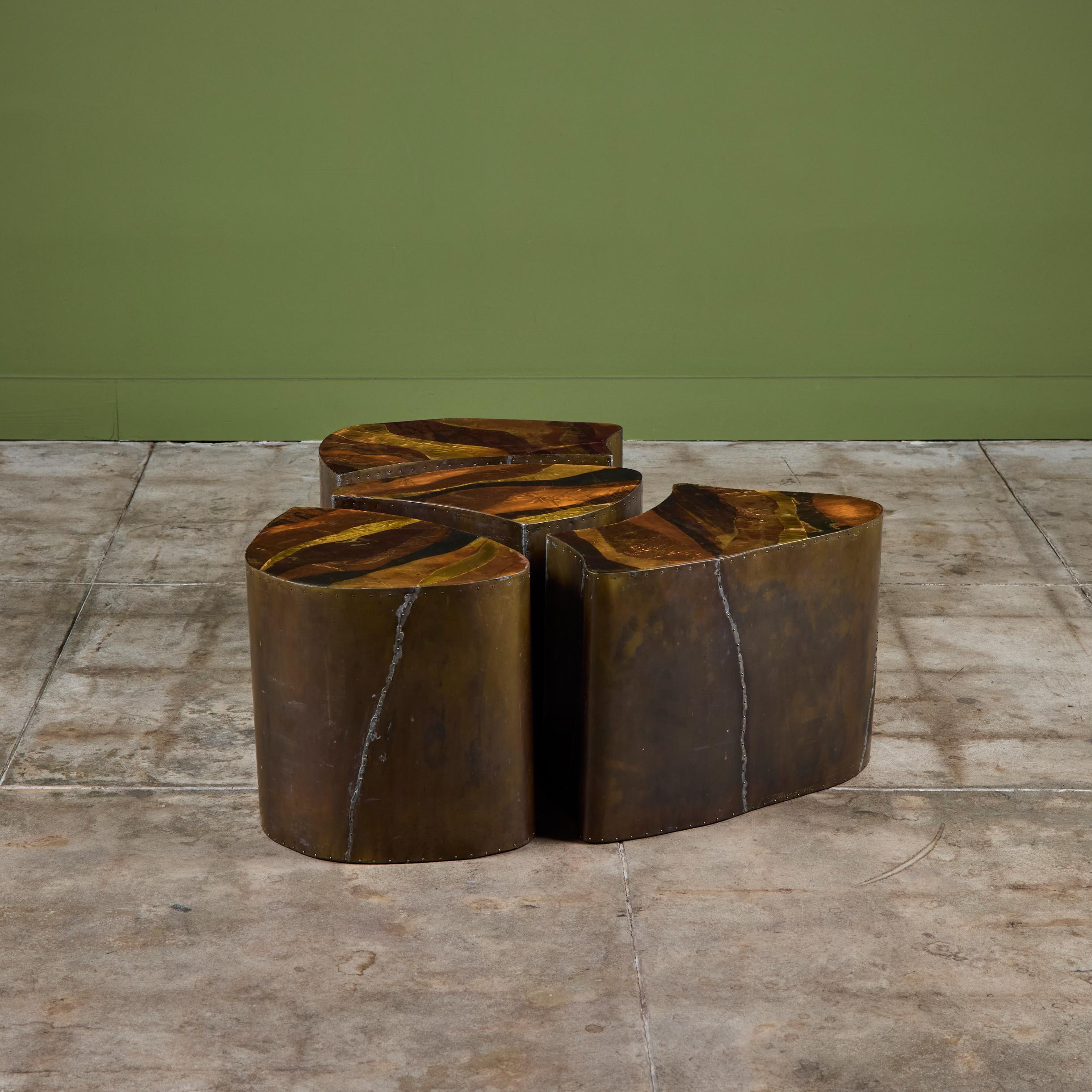 Mesa auxiliar Freeform revestida de latón - I en venta 6