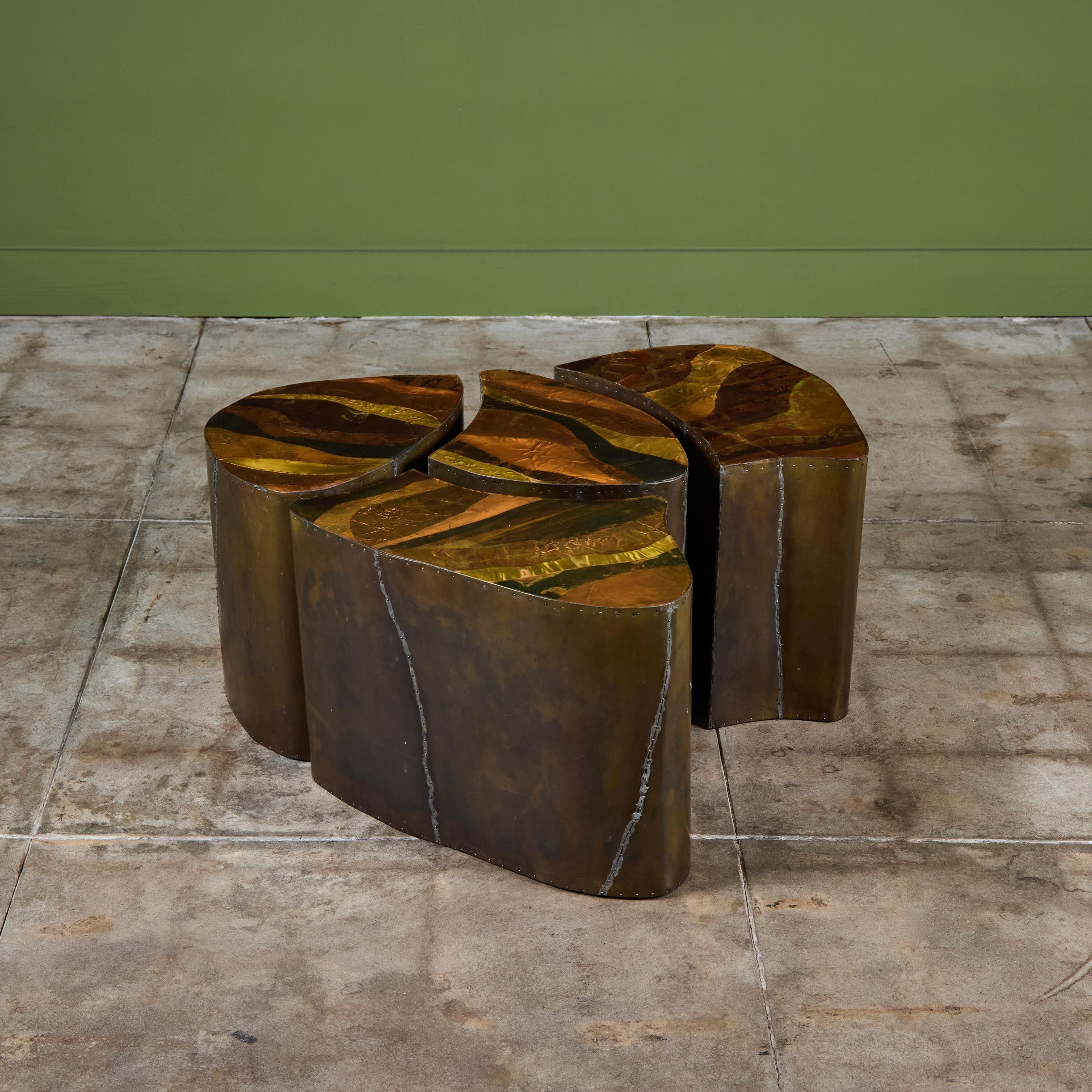 Mesa auxiliar Freeform revestida de latón - III en venta 6