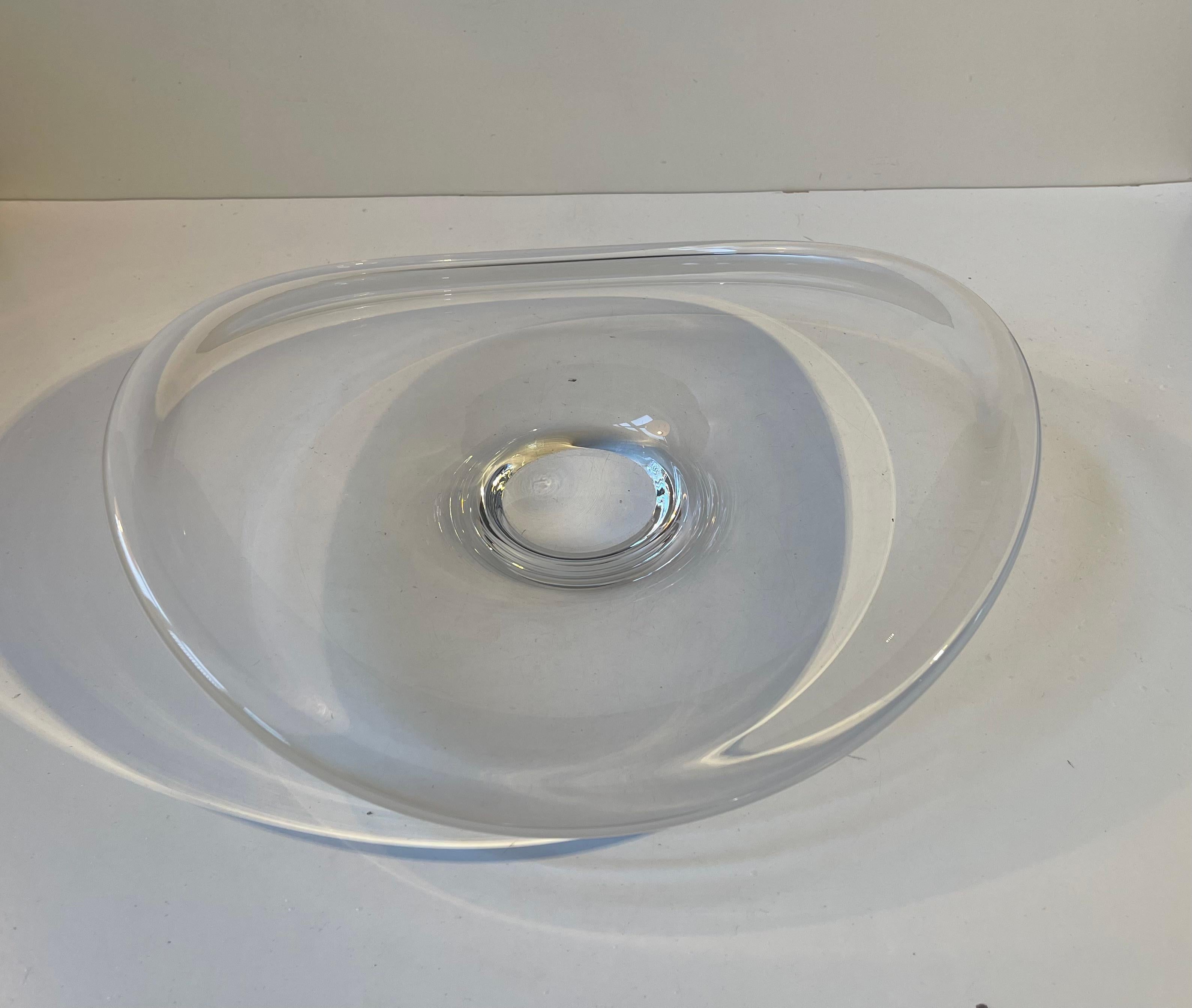 Vetro soffiato Ciotola in vetro a forma di centrotavola di Per Lütken per Holmegaard, anni '60 in vendita