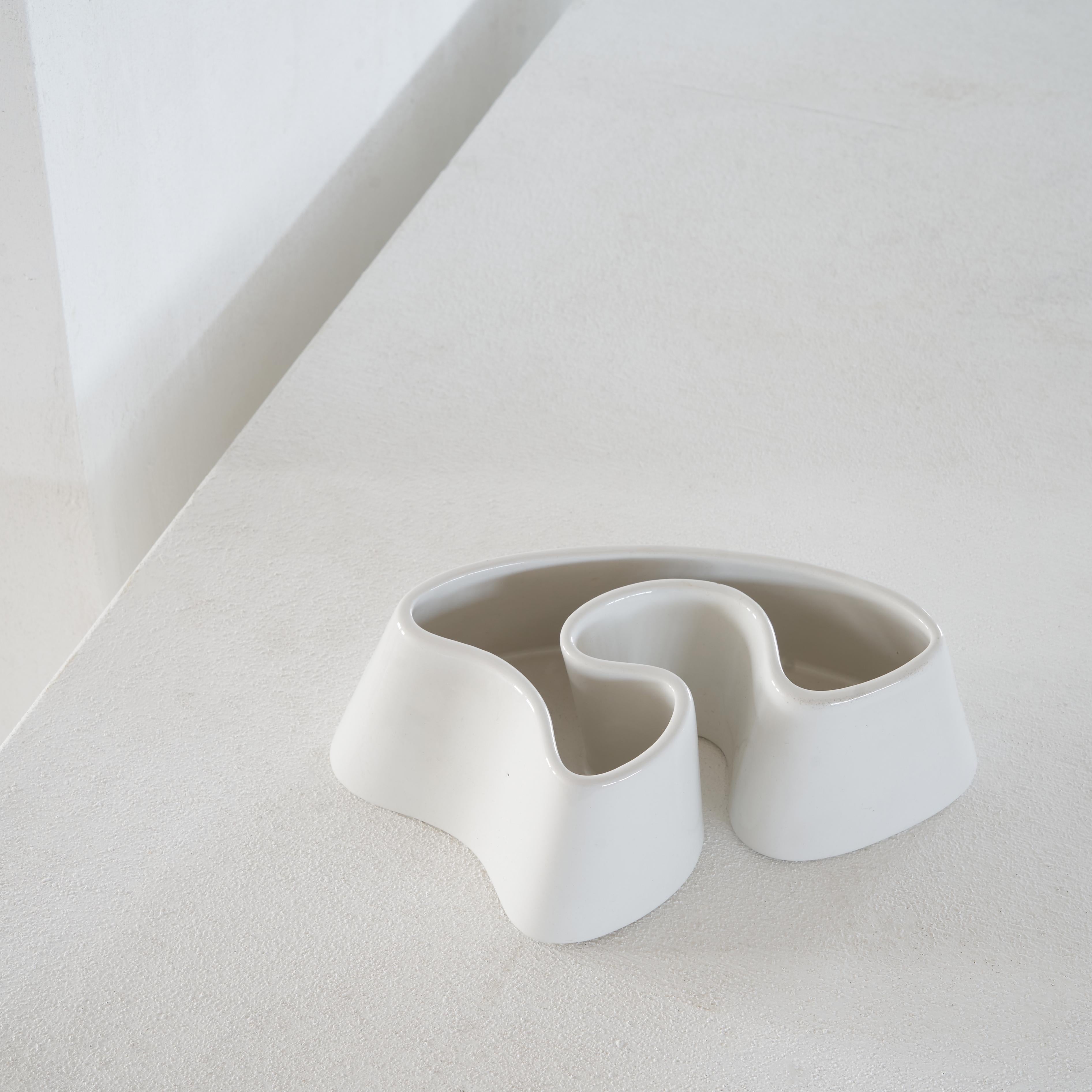 Great avant garde ceramic object by Angelo Mangiarotti (1921 – 2012) for Danese Milano. 1964.

This is an object out of the series ‘Tremiti Formalibera’. The shapes of this Mangiarotti design show a great dynamic and the flowing lines make this a