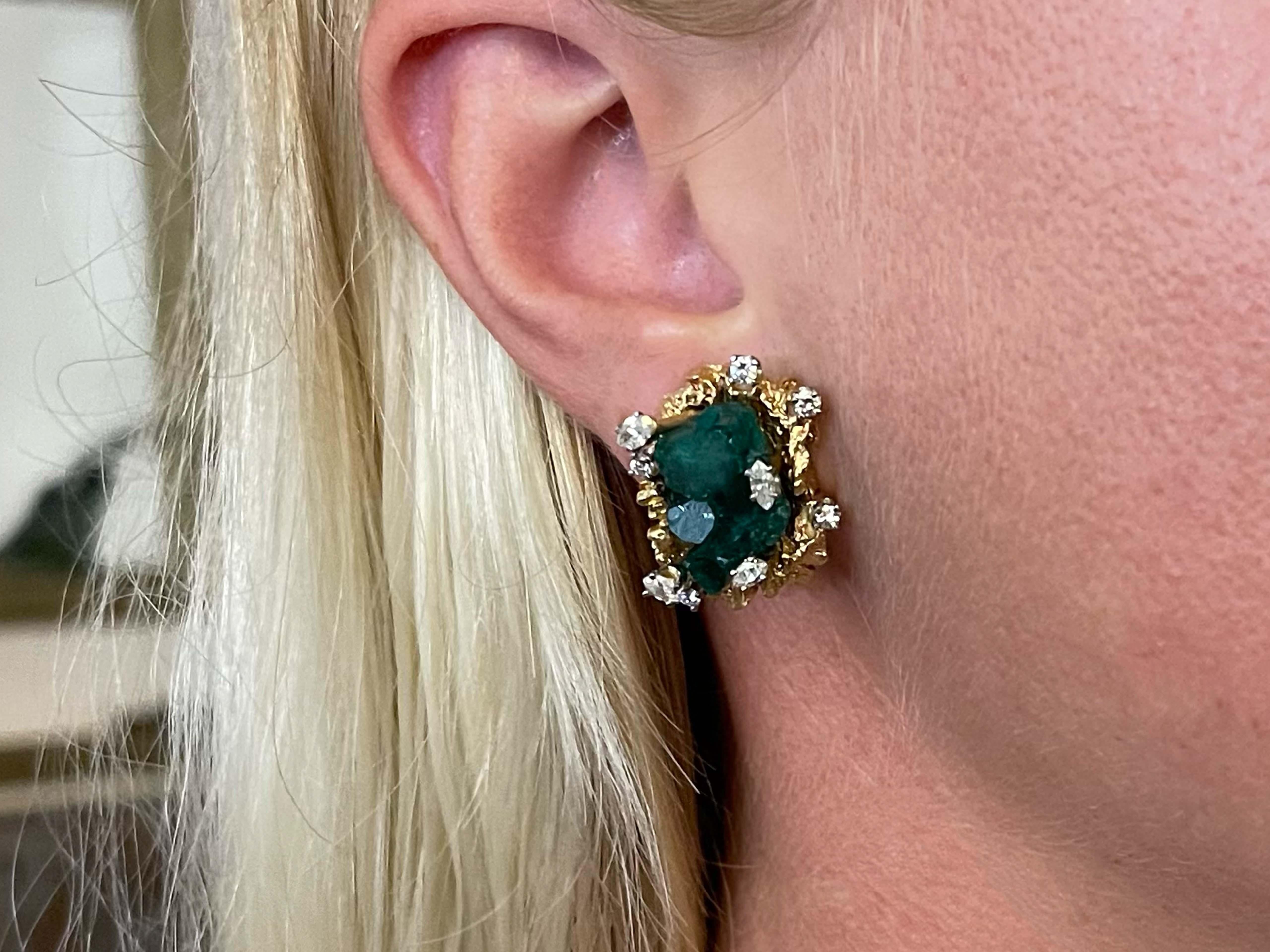 Earrings Specifications:

Metal: 14K Yellow Gold

Total Weight: 22.3 Grams
​
​Earring Length: 26 mm

Gemstone: Chatham emerald

Diamond Color: G-I

Diamond Clarity: VS1-SI1

Diamond Carat Weight: 1.40 carat

Stamped: 