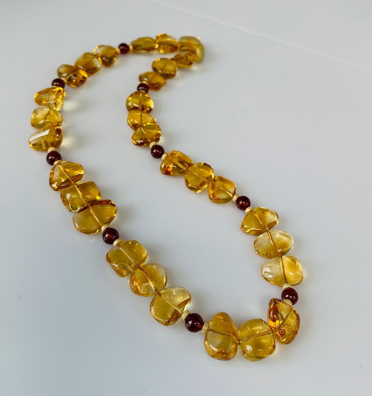 Donna Collana di perle a forma libera di citrino e granato rotondo con accenti in oro giallo in vendita