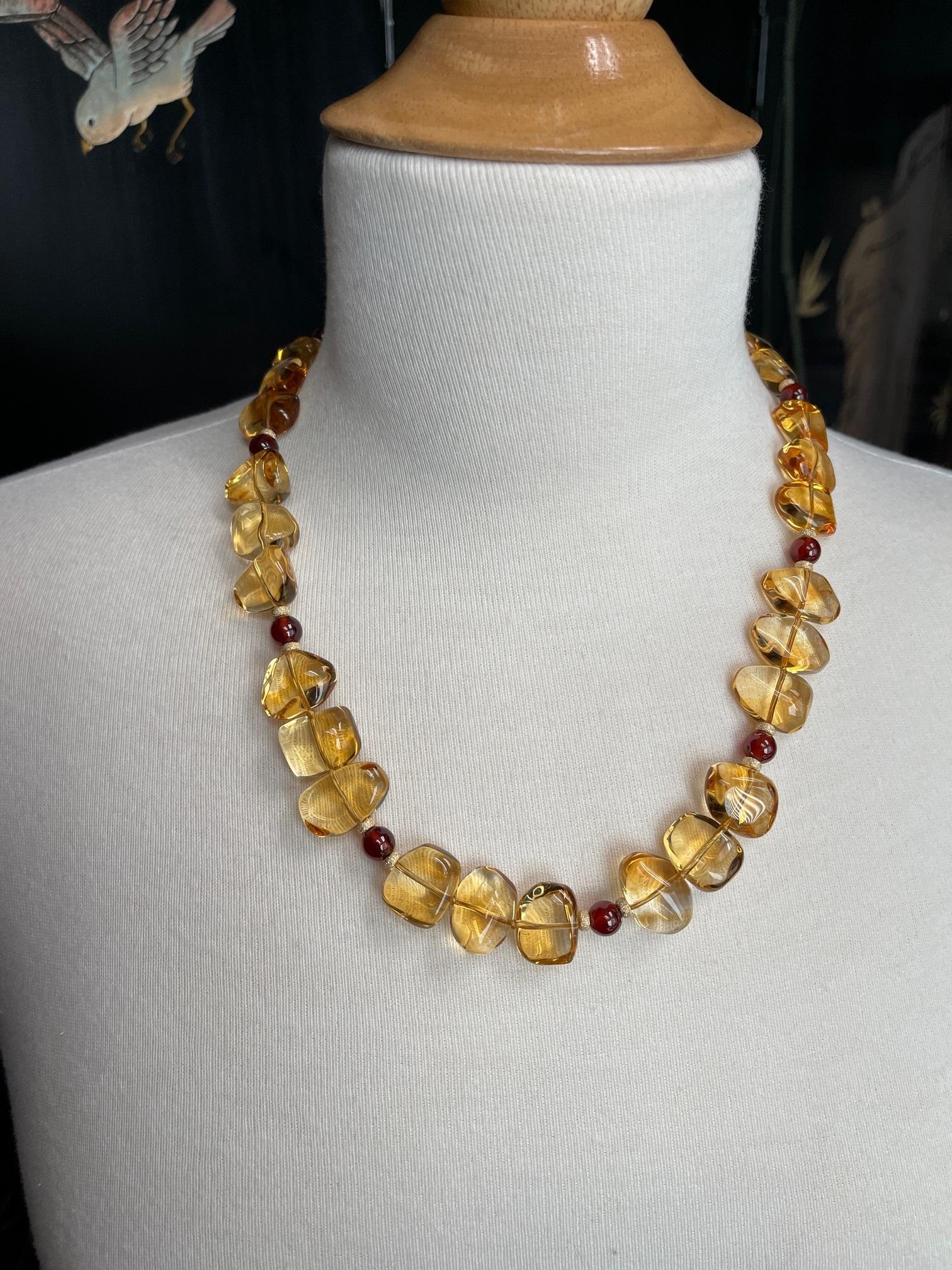 Collana di perle a forma libera di citrino e granato rotondo con accenti in oro giallo in vendita 1