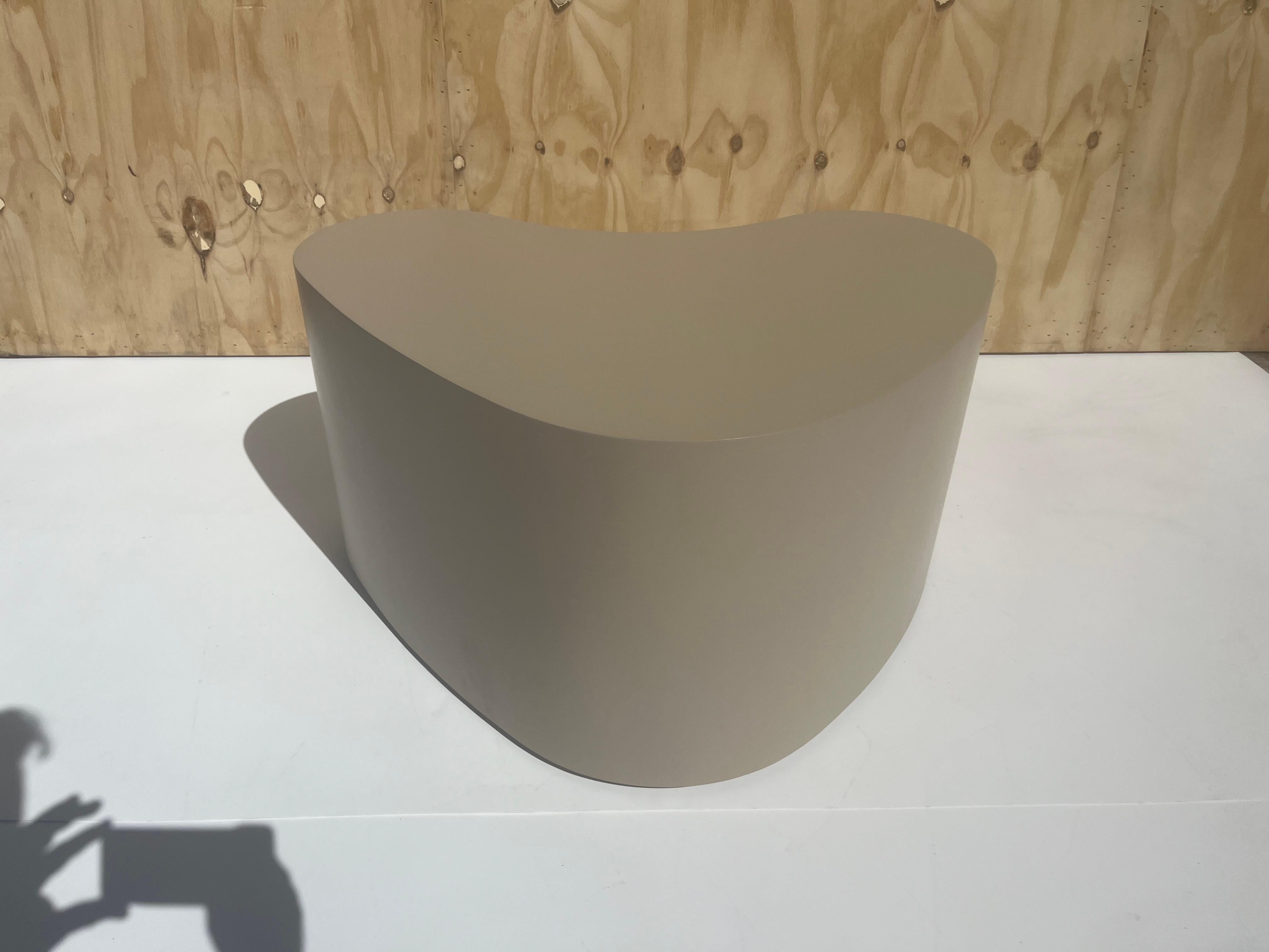 Américain Table basse de forme libre, bois, taupe en vente