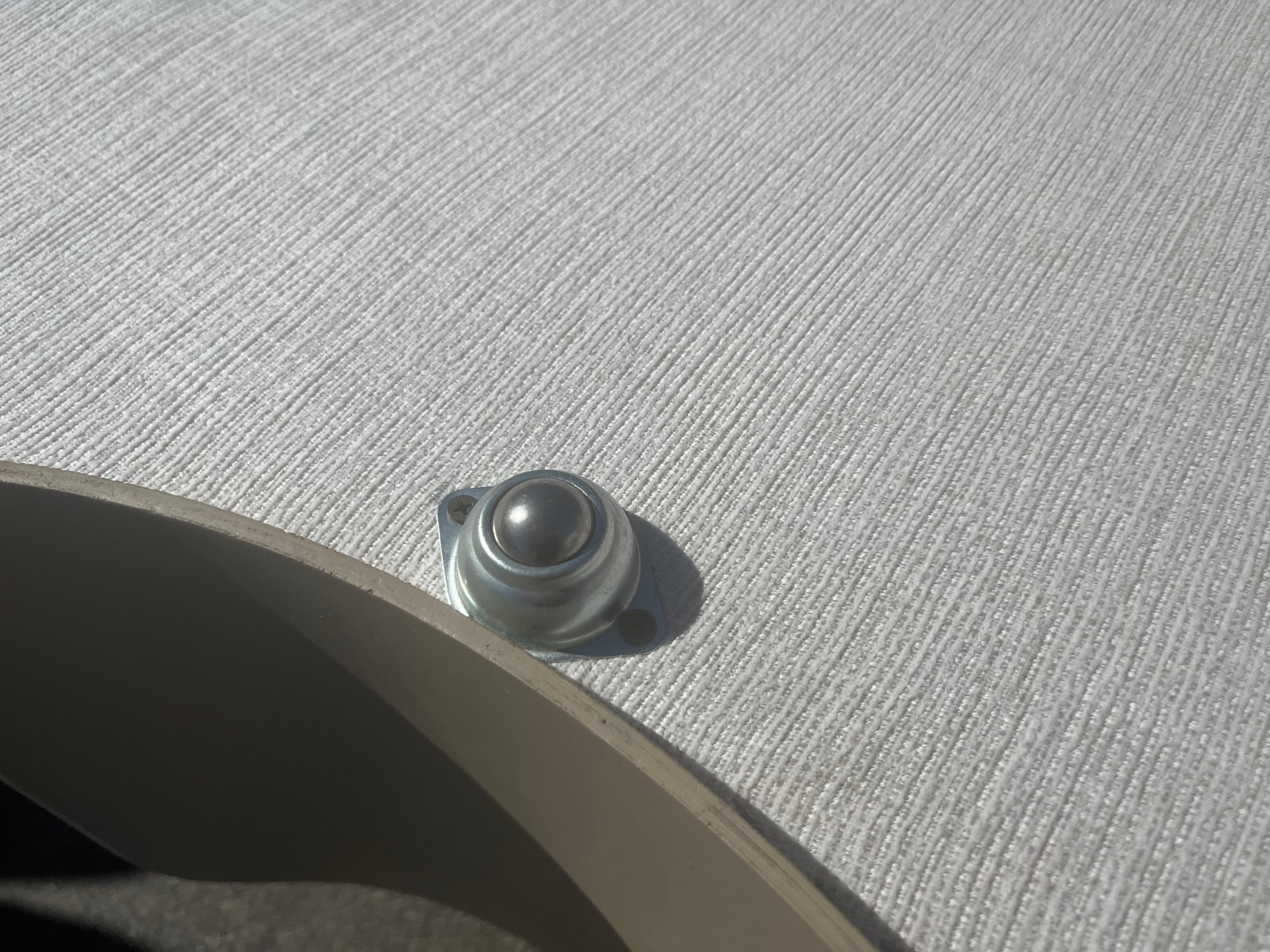 Table basse de forme libre, bois, taupe en vente 2