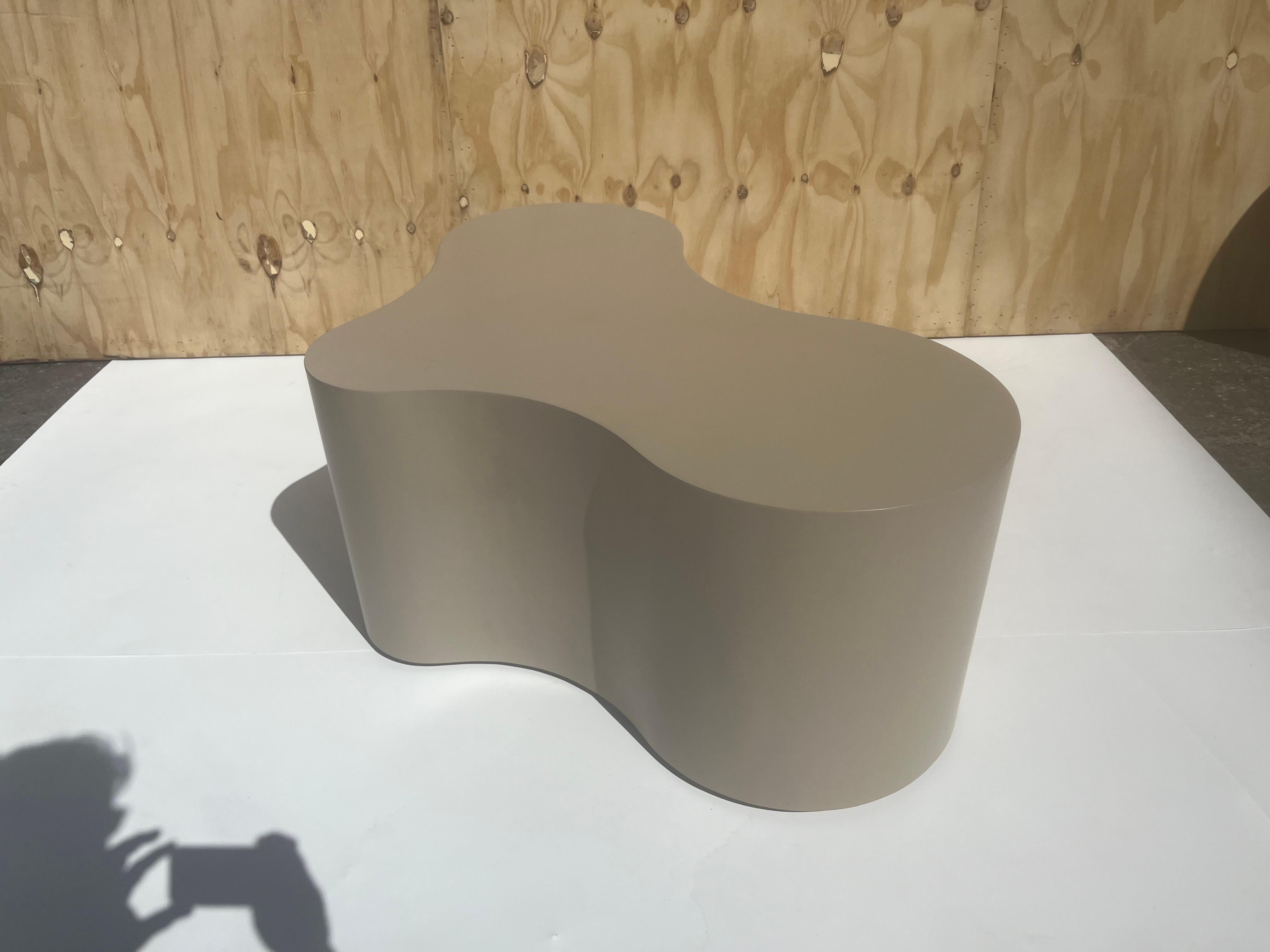 Tavolino Freeform, Wood, Taupe in vendita 2