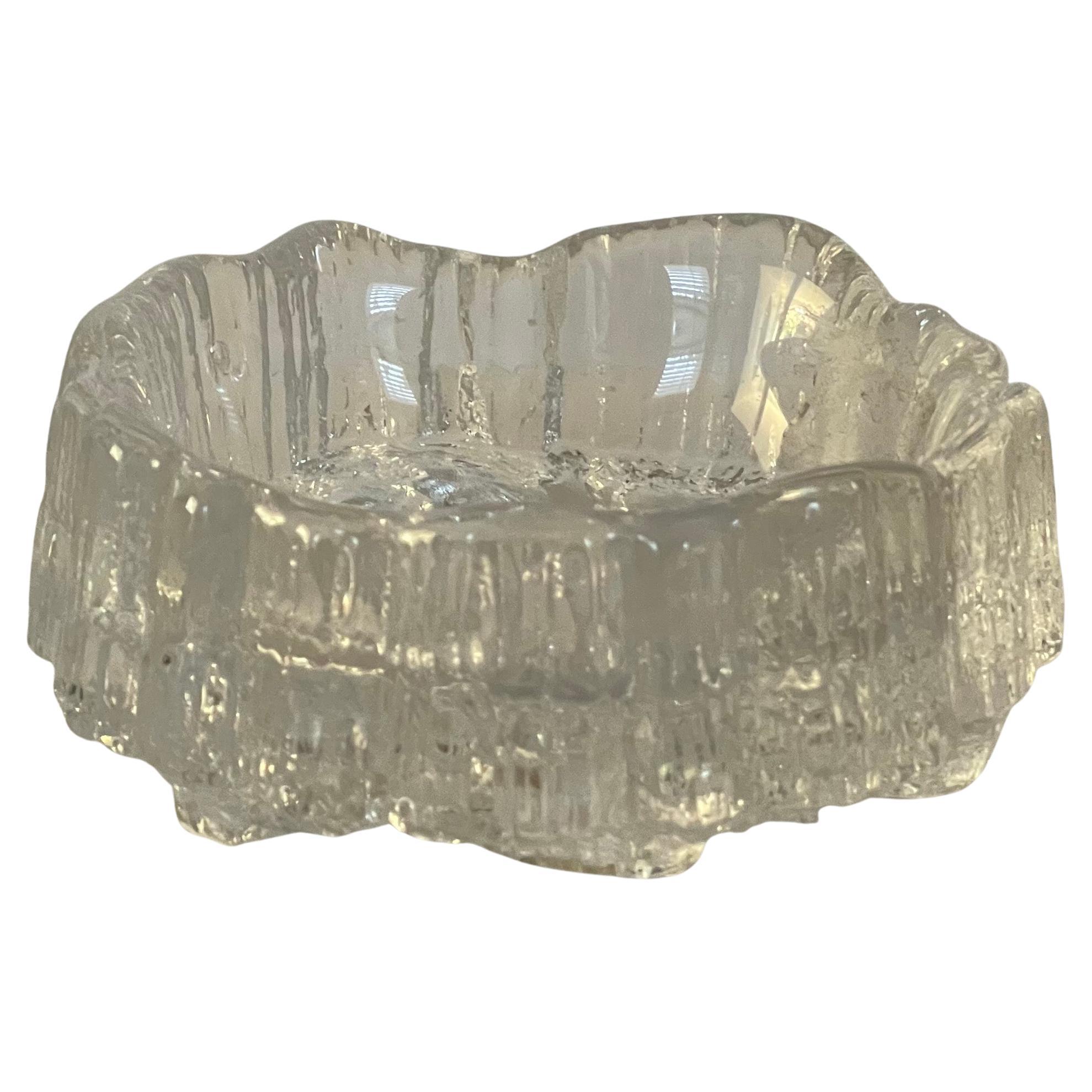 Gorgeous freeform crystal iceberg ashtray / catch all by Tapio Wirkkala for Iittala Finland, circa 1980s. The piece is in very good vintage condition with no chips or cracks and measures a 5