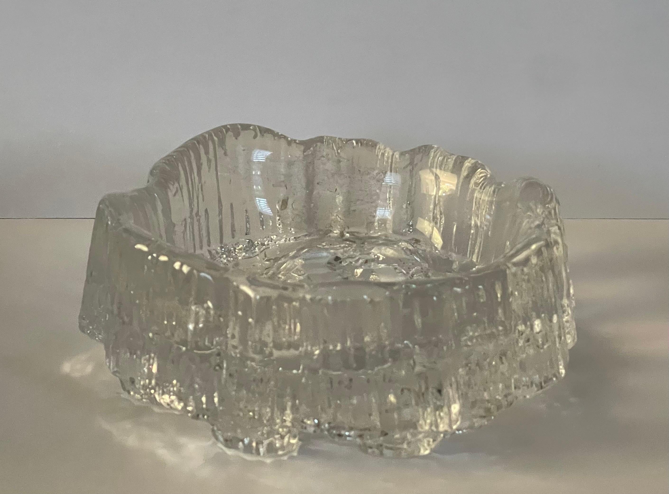 Eisberg-Aschenbecher/Kasten aus frei geformtem Kristall von Tapio Wirkkala Iittala Finnland (Skandinavische Moderne) im Angebot