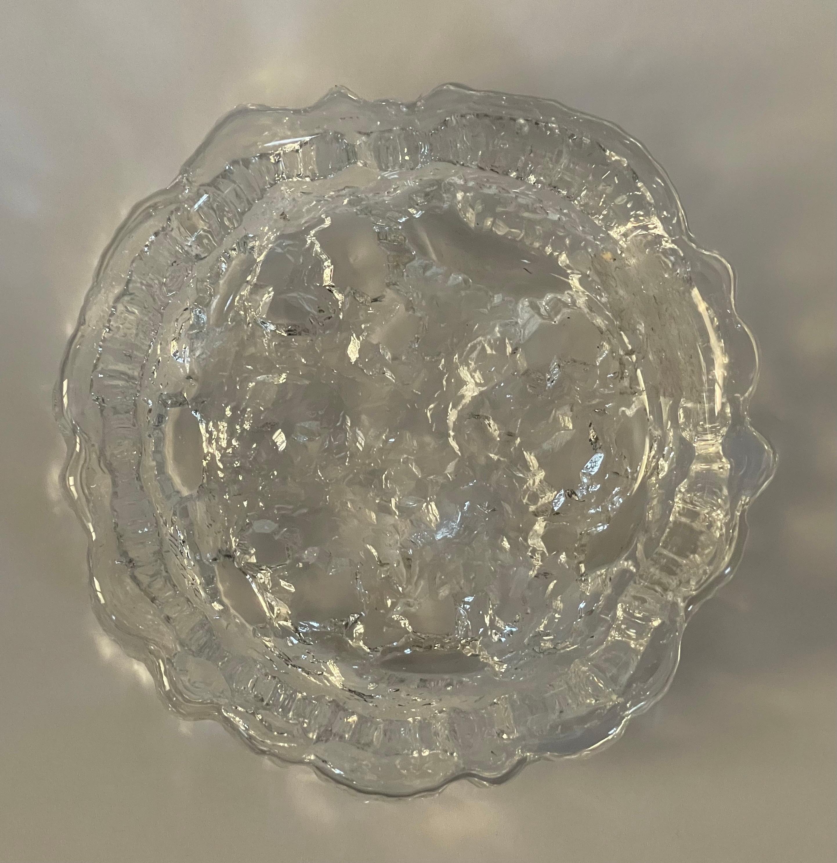 Eisberg-Aschenbecher/Kasten aus frei geformtem Kristall von Tapio Wirkkala Iittala Finnland (20. Jahrhundert) im Angebot