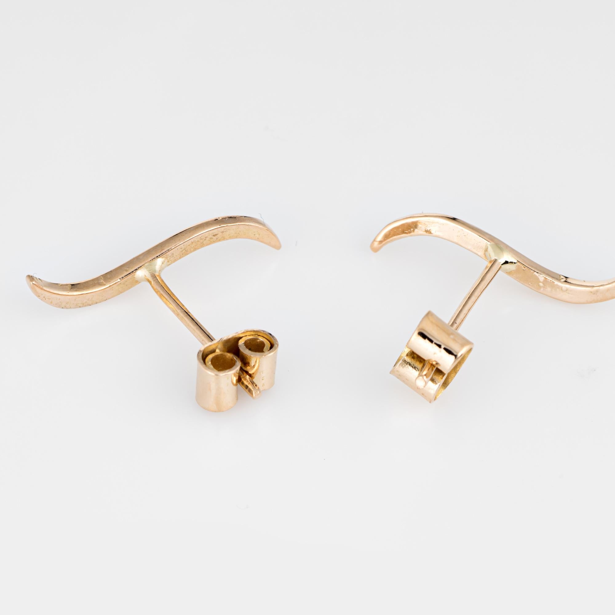Stylish pair of freeform earrings crafted in 18k yellow gold. 

The earrings are designed in a freeform style yet also can be worn as a letter 