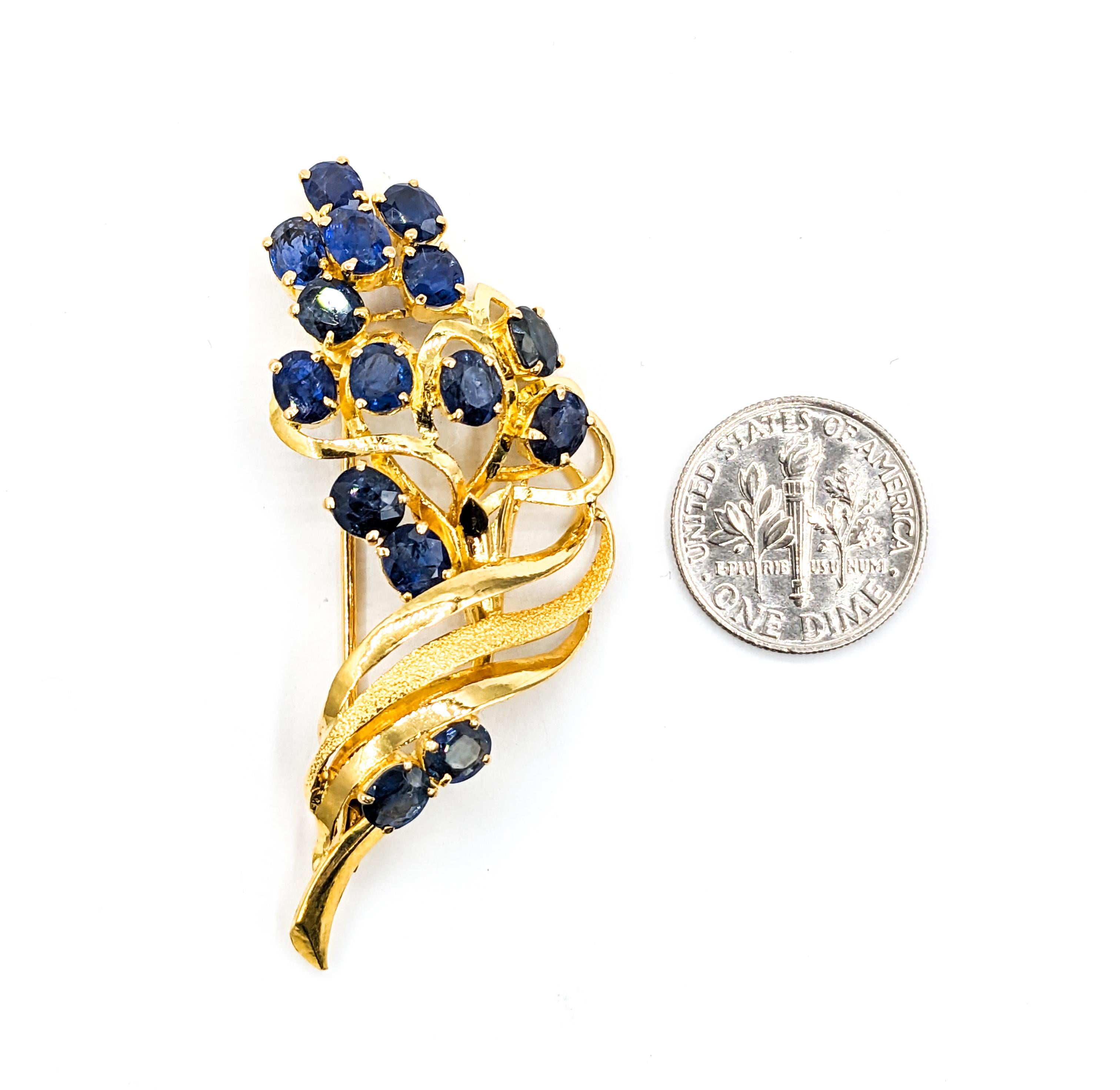 Freeform Floral Sapphire Brooch in Gold In Excellent Condition For Sale In Bloomington, MN