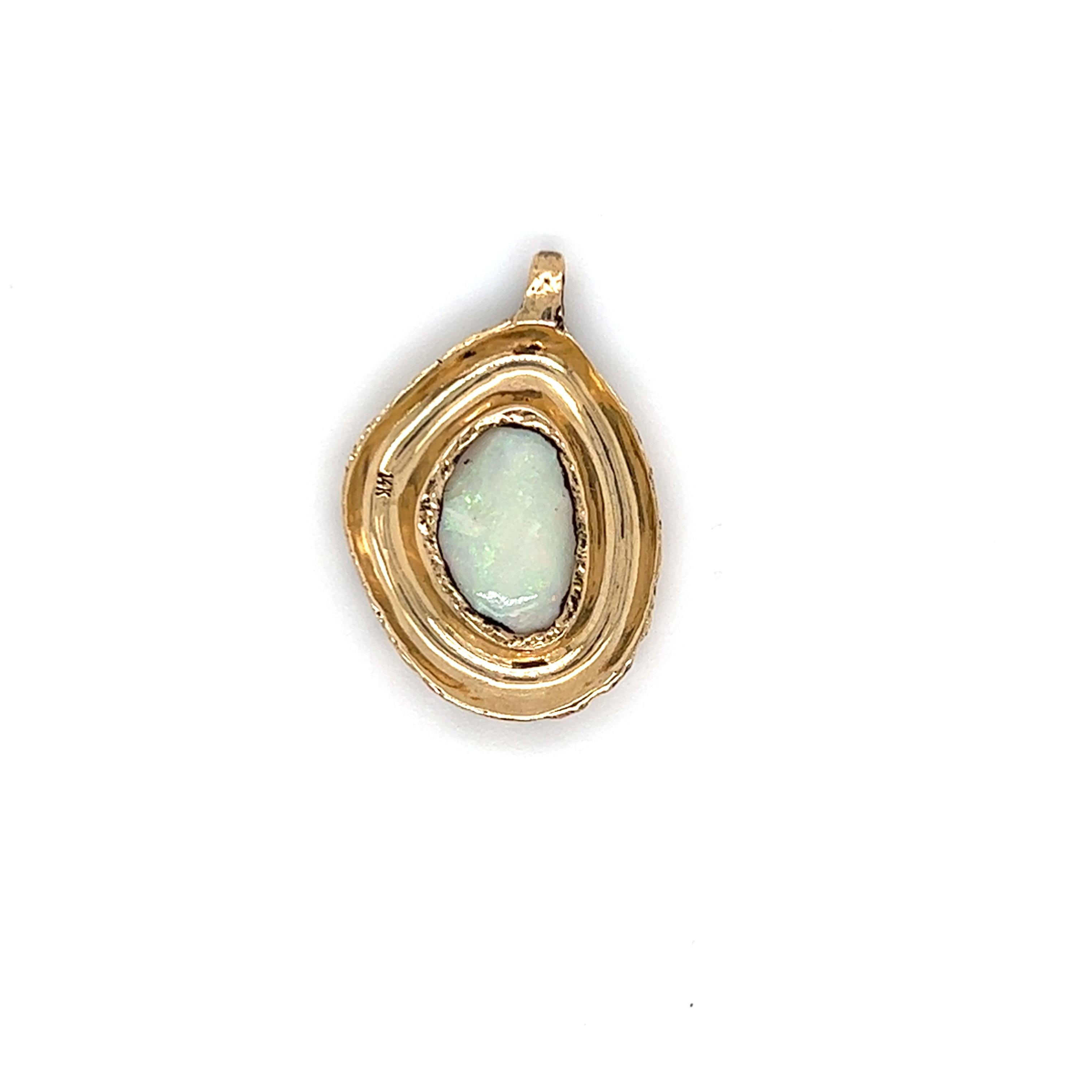 Taille ovale Pendentif en or 14 carats avec opale naturelle de forme libre, années 1970