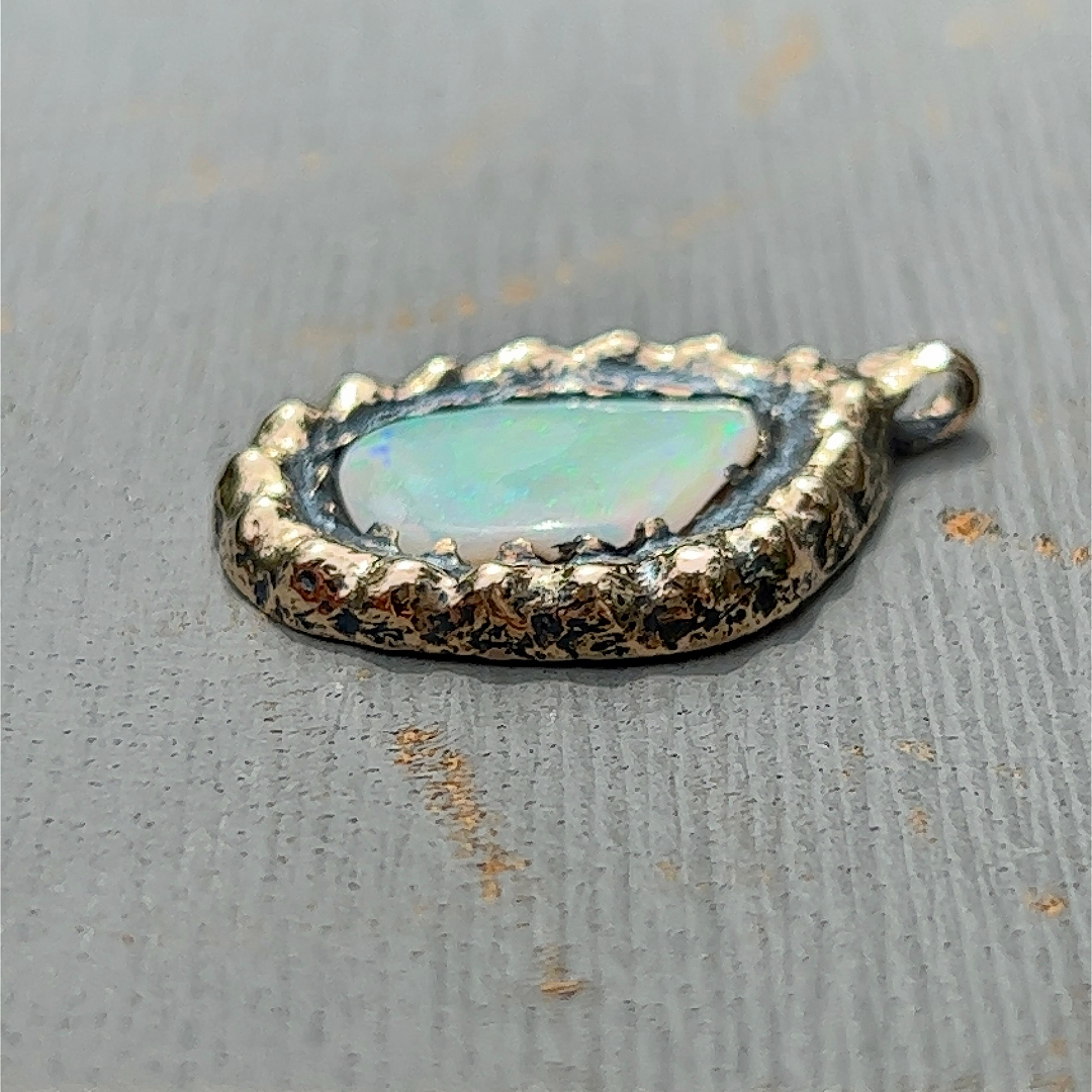 Pendentif en or 14 carats avec opale naturelle de forme libre, années 1970 1