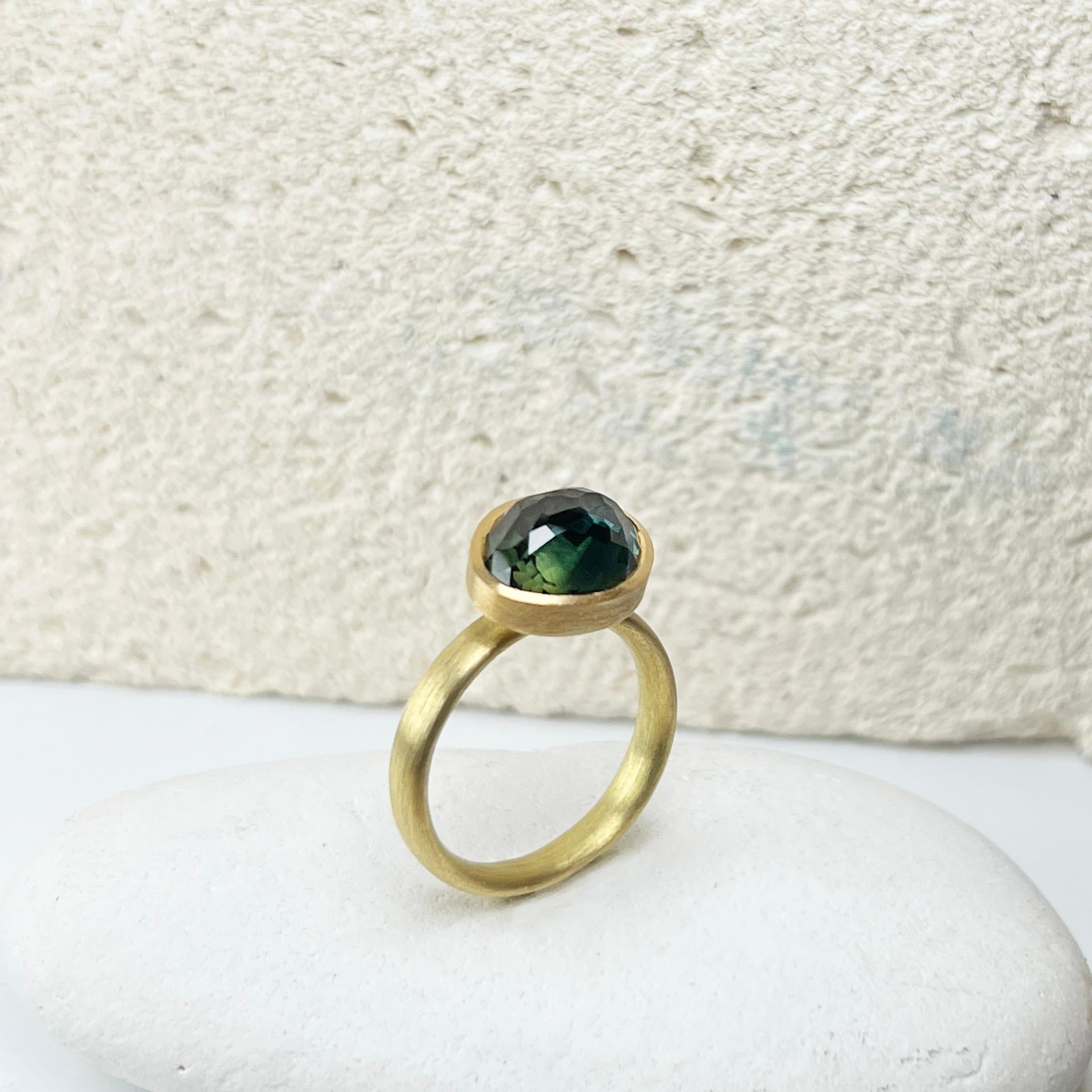Freeform Parti Teal Green Sapphire 22ct and 18ct Gold Ring For Sale 1