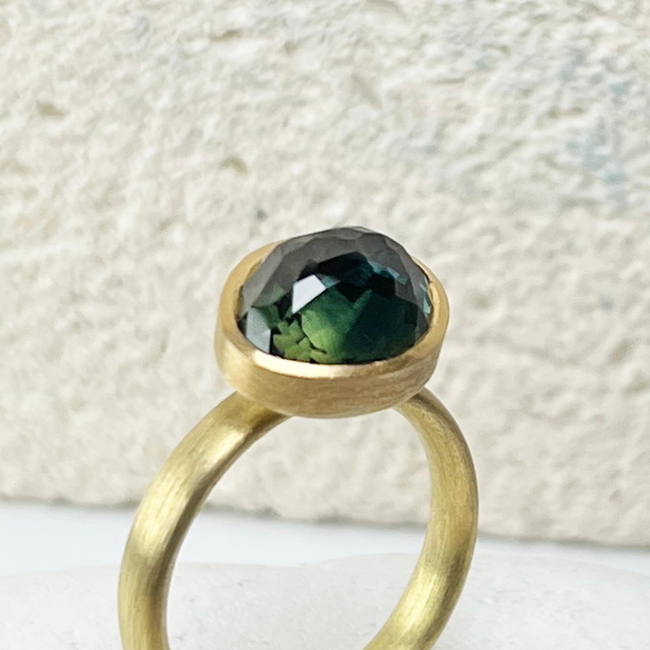 Freeform Parti Teal Green Sapphire 22ct and 18ct Gold Ring For Sale 2