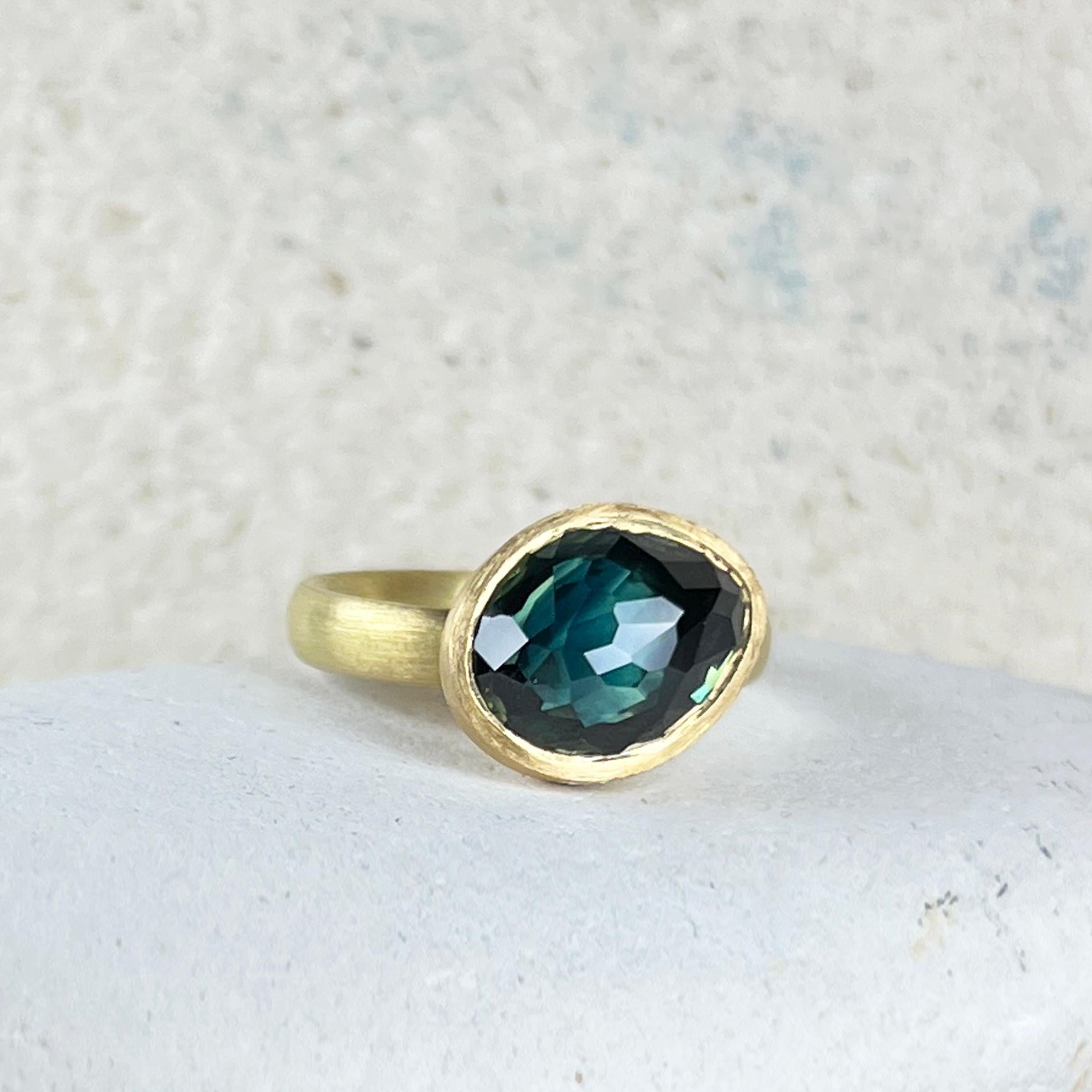 Contemporary Freeform Parti Teal Green Sapphire 22ct and 18ct Gold Ring For Sale
