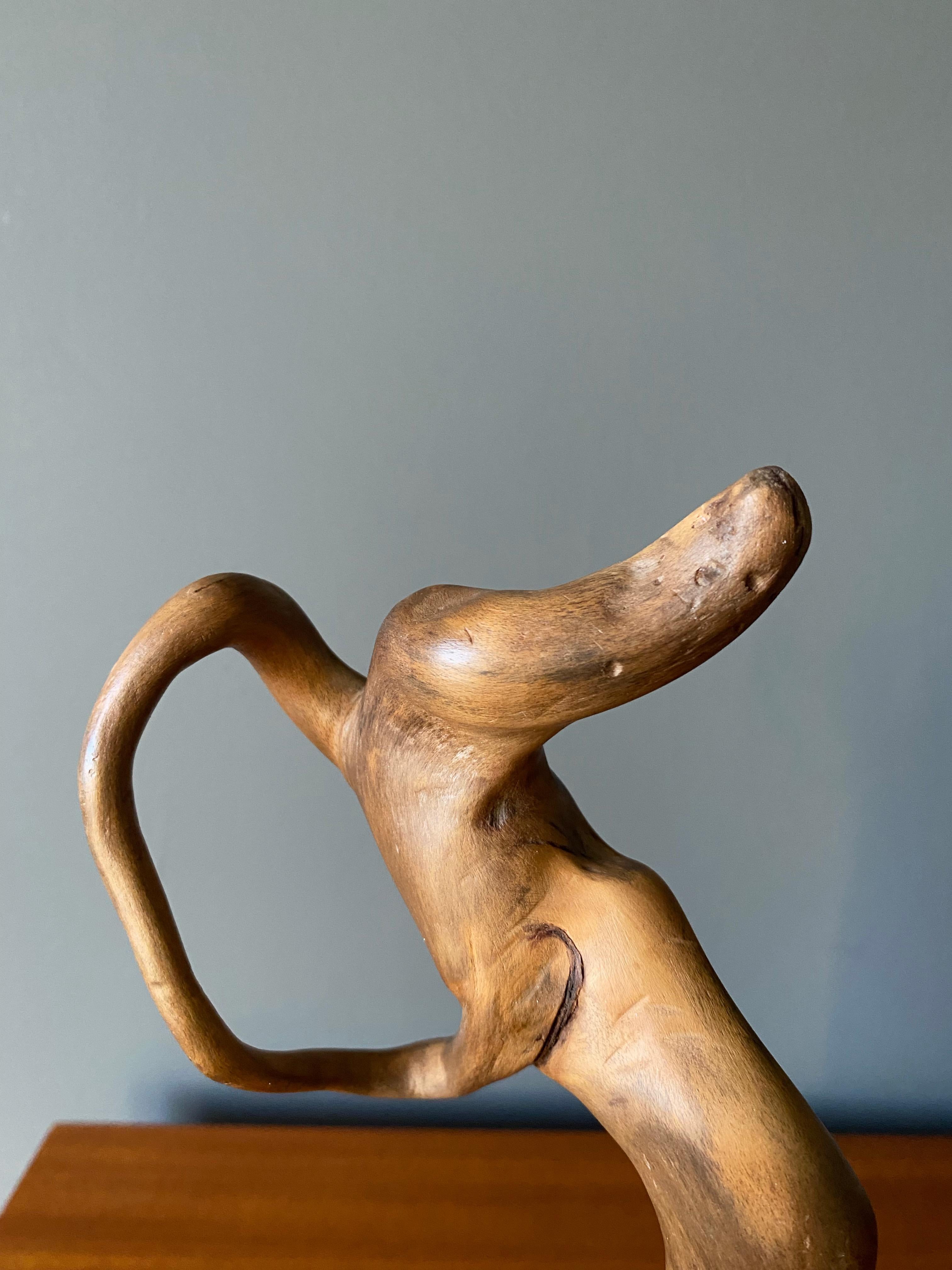 Intagliato a mano Scultura a forma libera su supporto, 1975 circa in vendita