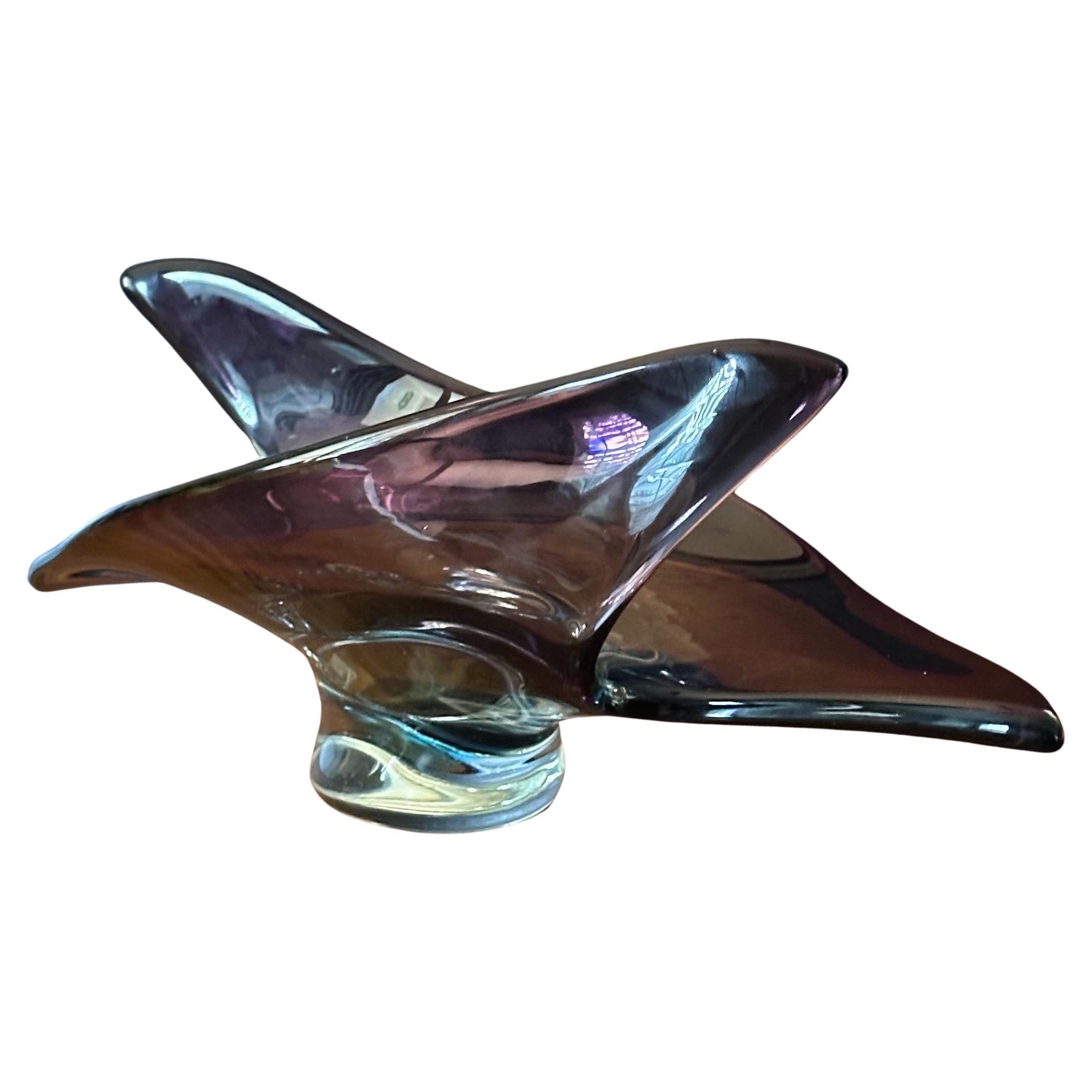 Stylish purple somerso glass free form bowl / centerpiece by Murano Glass, circa 1970s. This beautiful piece measures 17