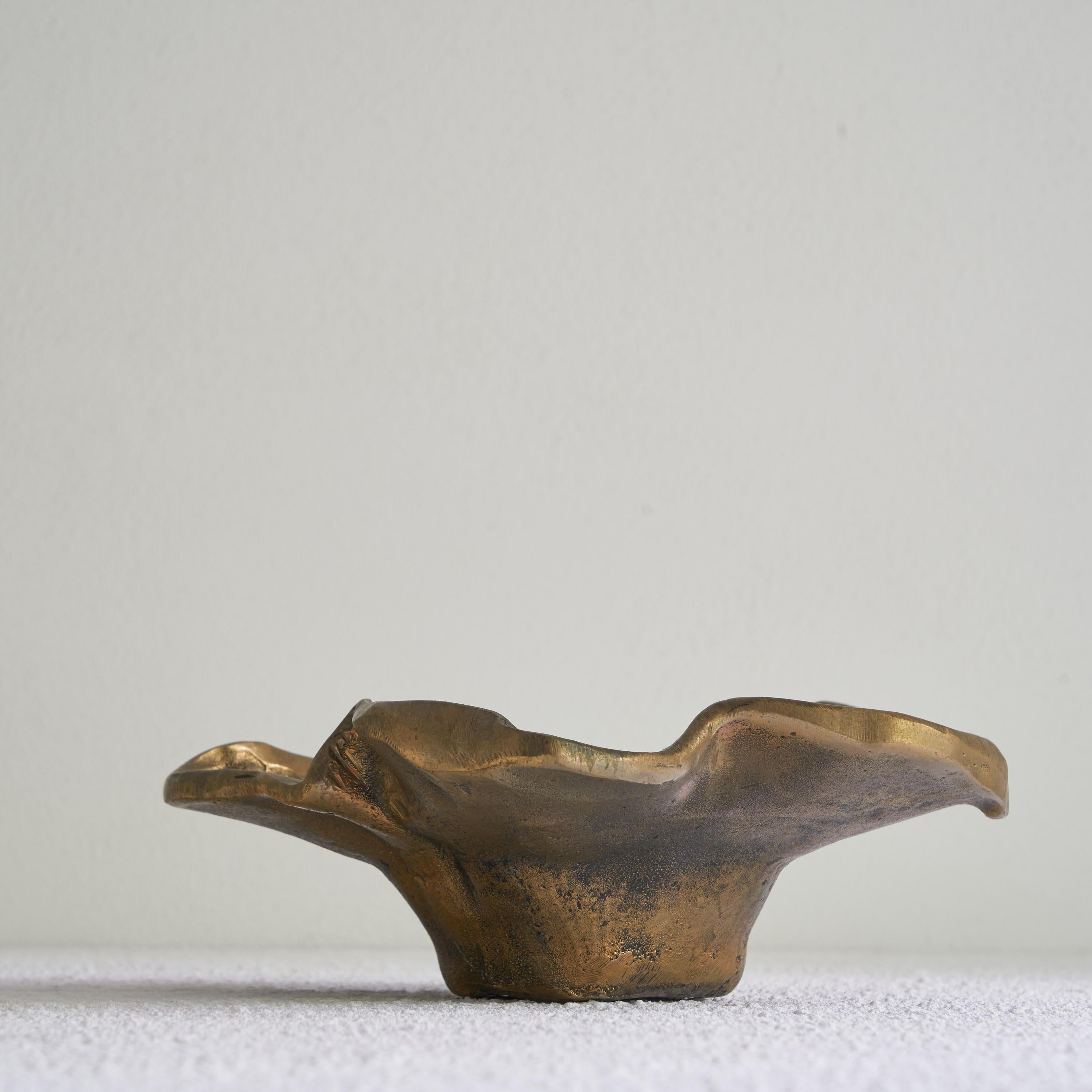 Mid Century Freeform Vide-Poche or Bowl in Sand Cast Bronze 1960s For Sale 4