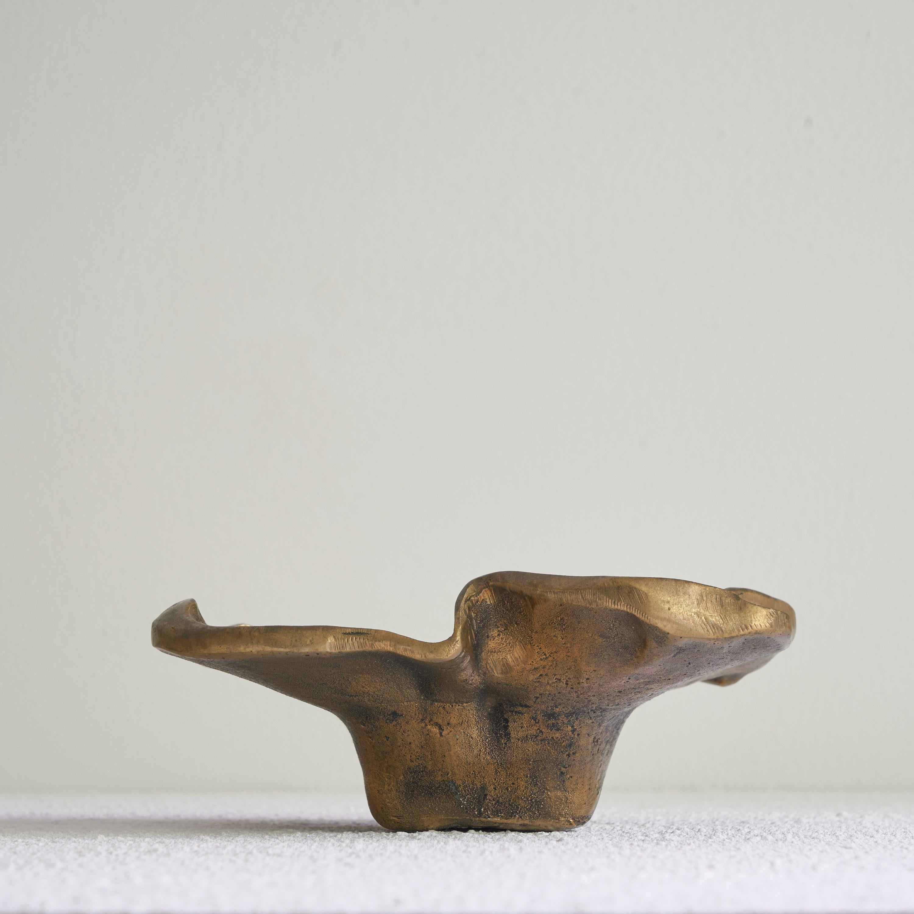Mid Century Freeform Vide-Poche or Bowl in Sand Cast Bronze 1960s In Good Condition For Sale In Tilburg, NL