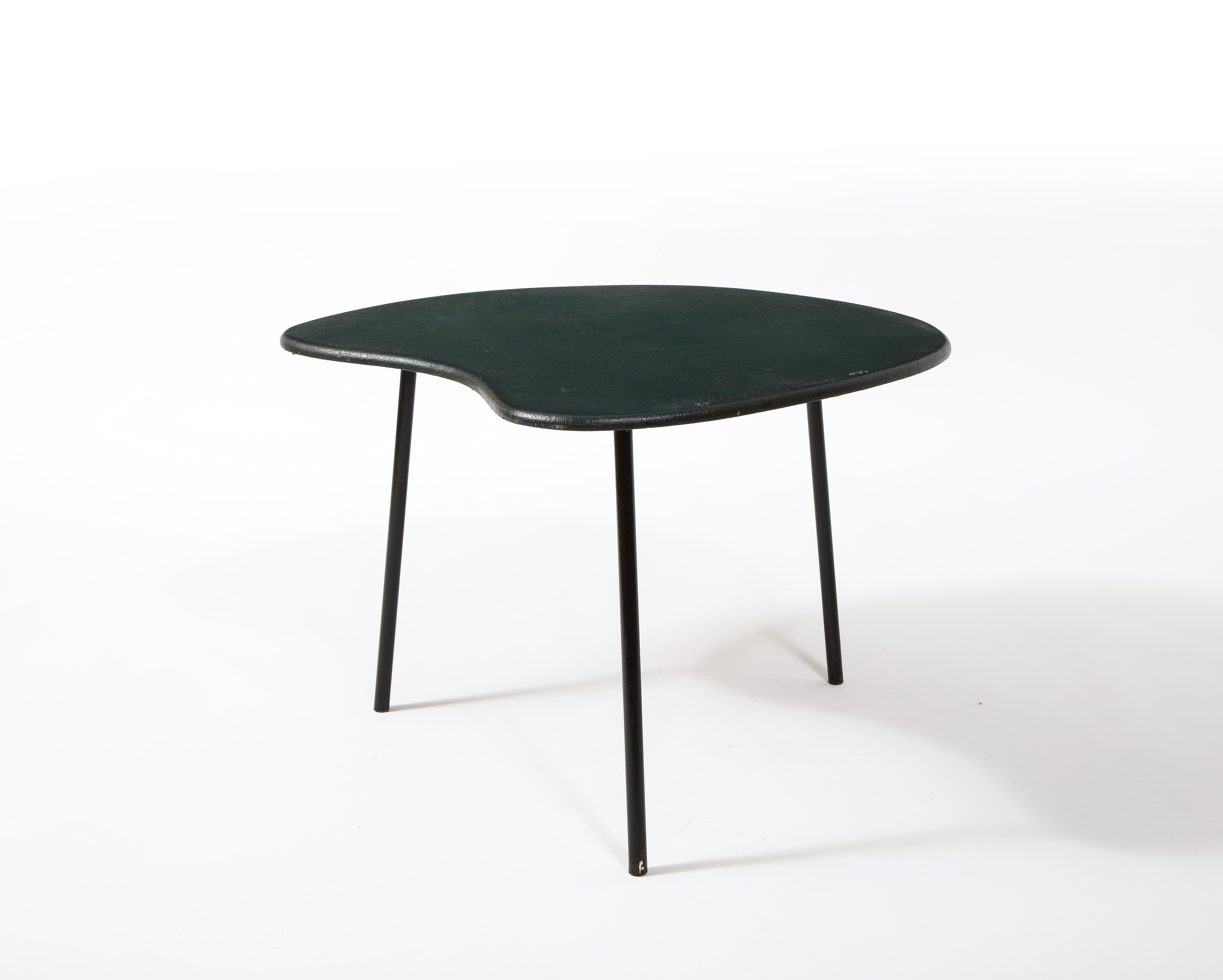 20ième siècle Table d'appoint de forme libre en vinyle et acier, France, années 1960 en vente