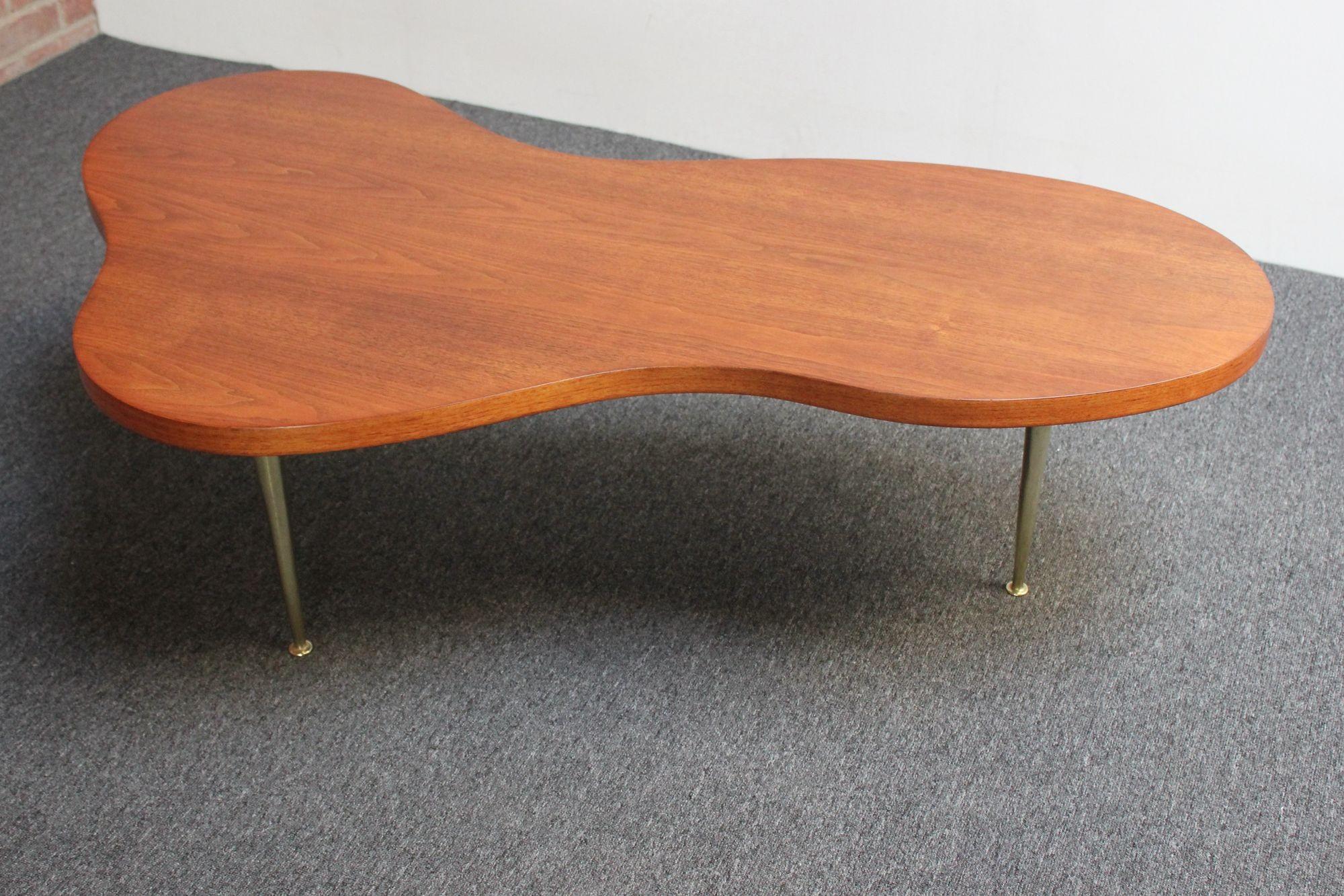 Iconic sculpted walnut and brass biomorphic cocktail/coffee table (model 1759) designed by Robsjohn-Gibbings for Widdicomb (1950, USA). Free-form, organic design reminiscent of a cloud.
Walnut has been refinished and brass legs have been newly