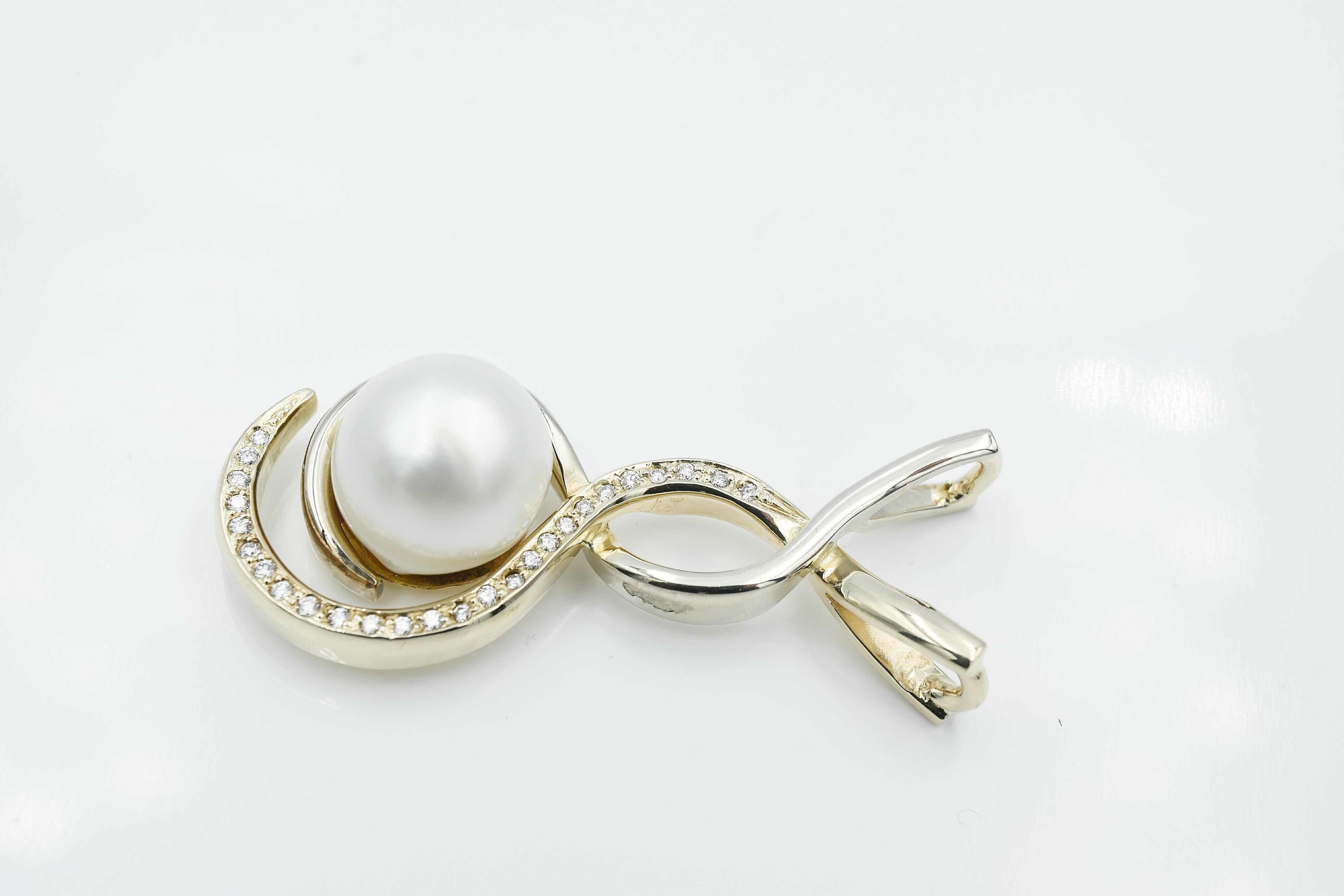 Modernist Freeform White and Yellow Gold South Sea Pearl Pendant For Sale